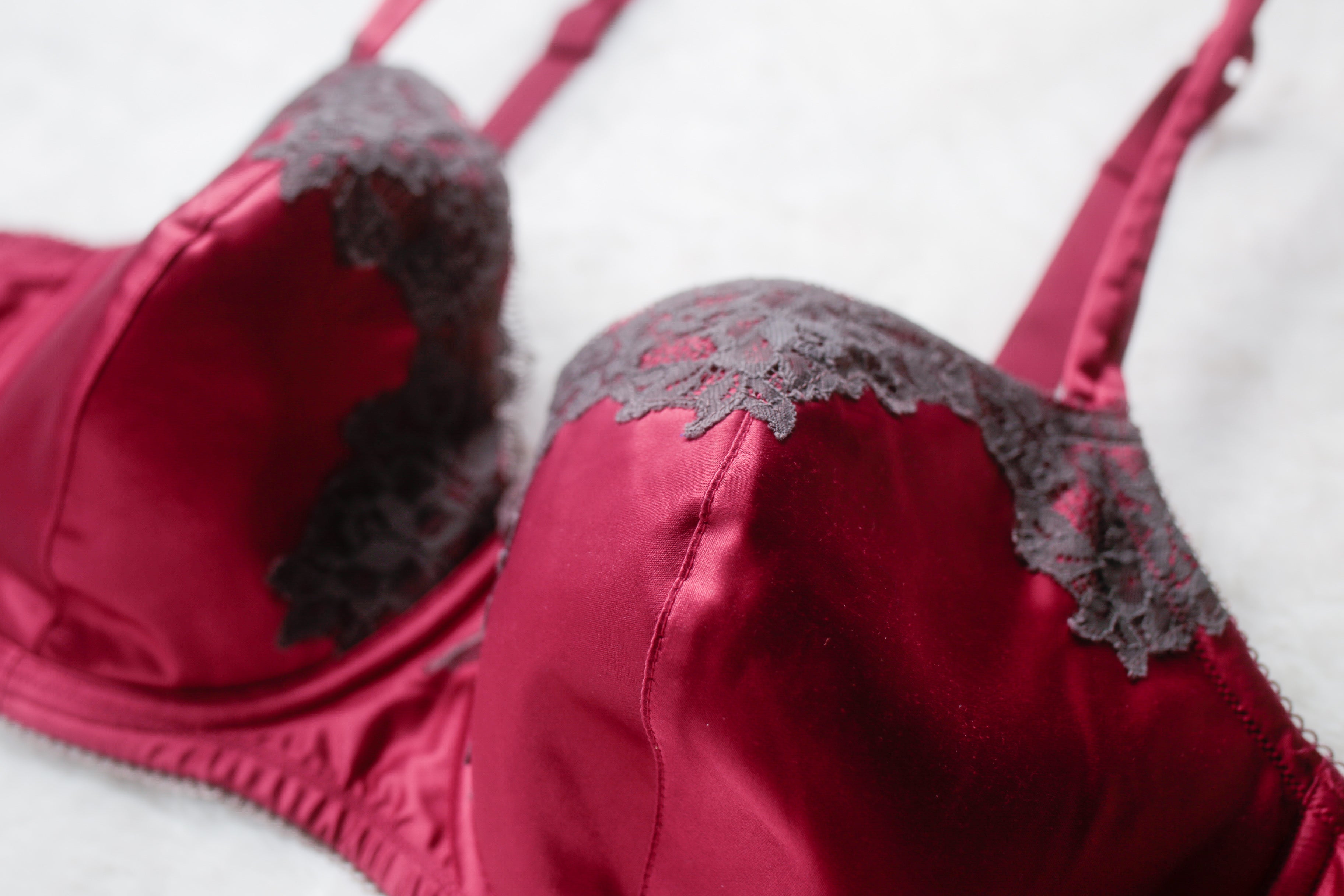 Ambrielle 42C Satin Burlesque Underwire Balconette Bra Red