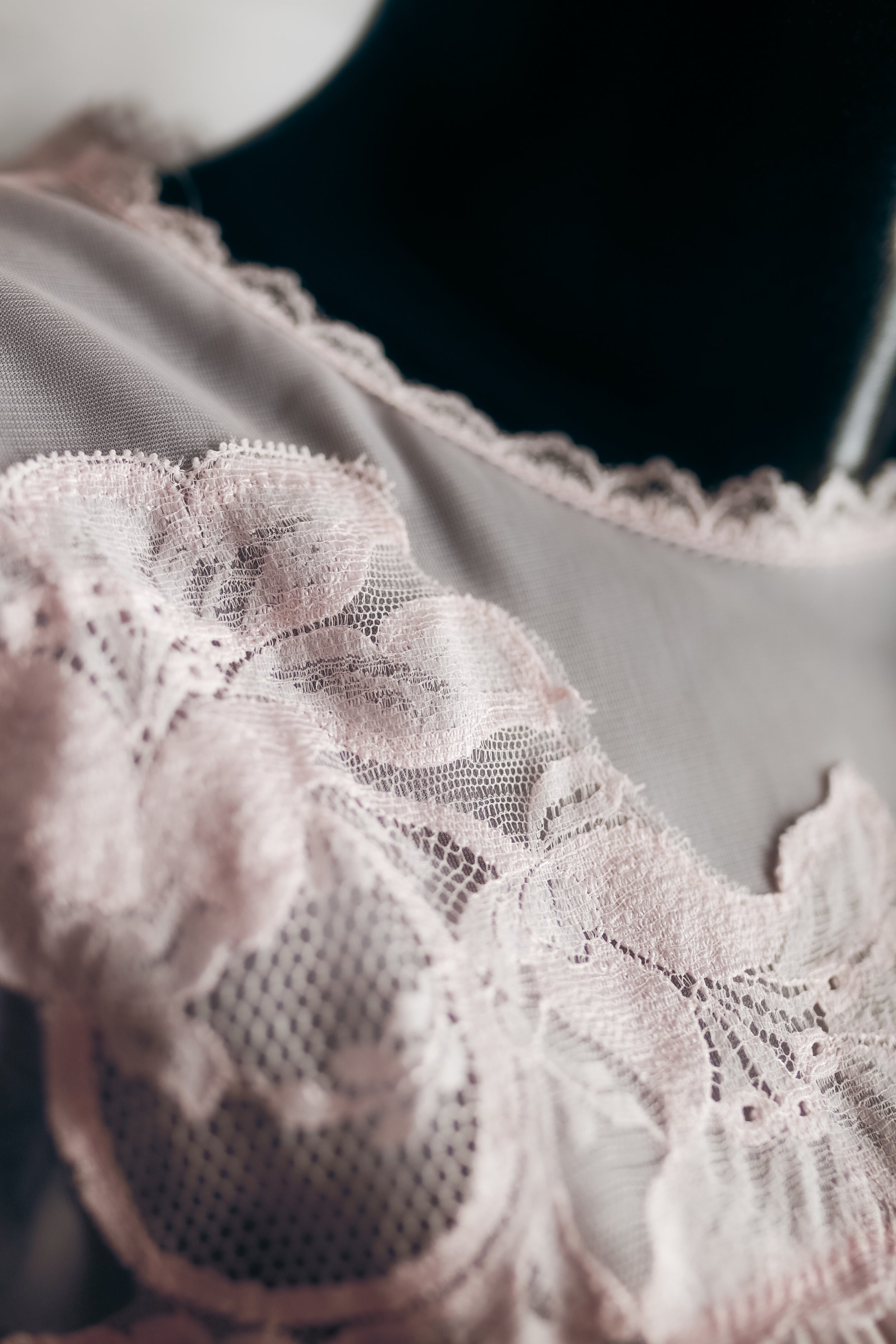 Henson Kickernick Vintage Semi-sheer Satin Lace Nightgown Large NEW