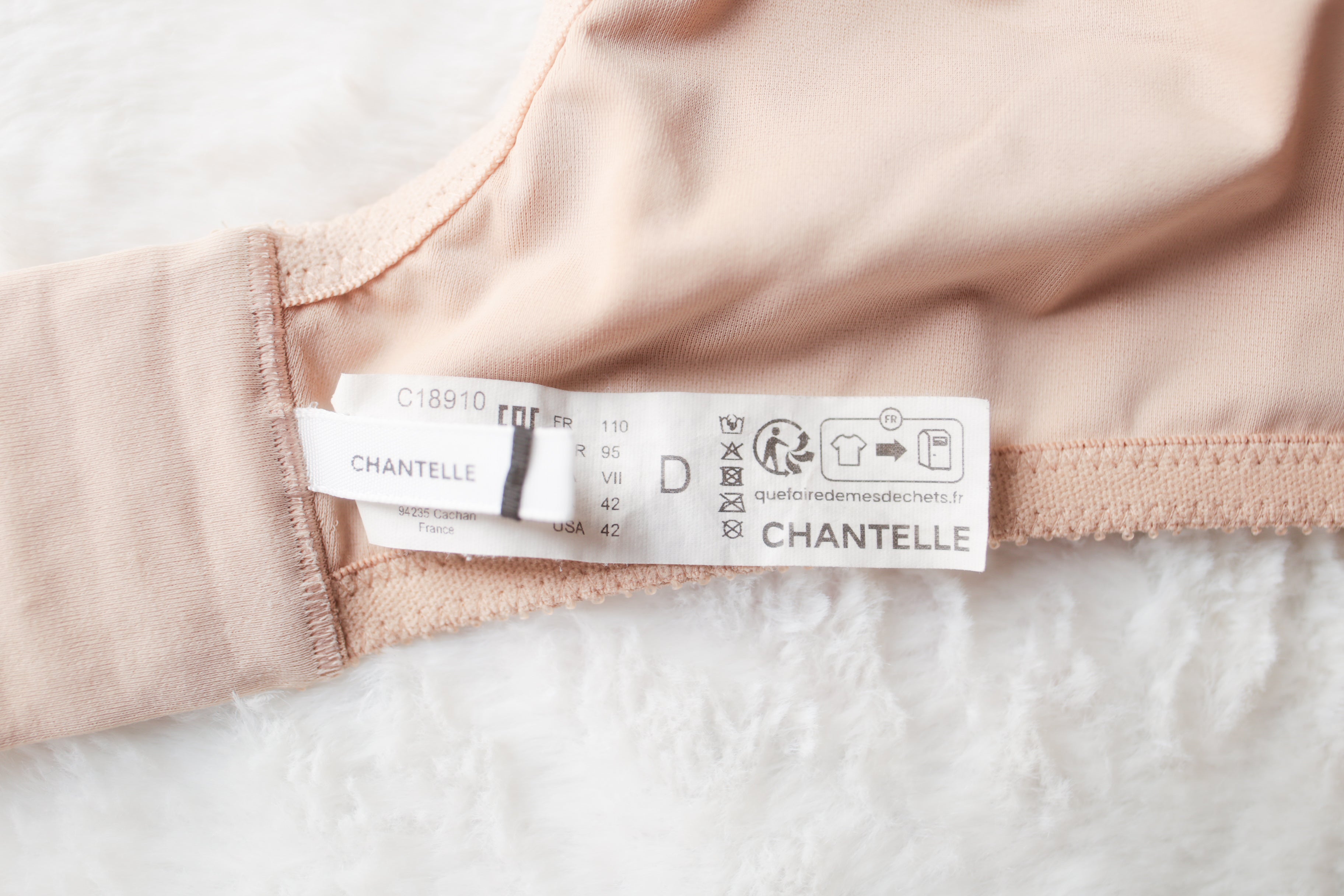 Chantelle 42D C Magnifique Minimizer Seamless Unlined Underwire Bra Beige