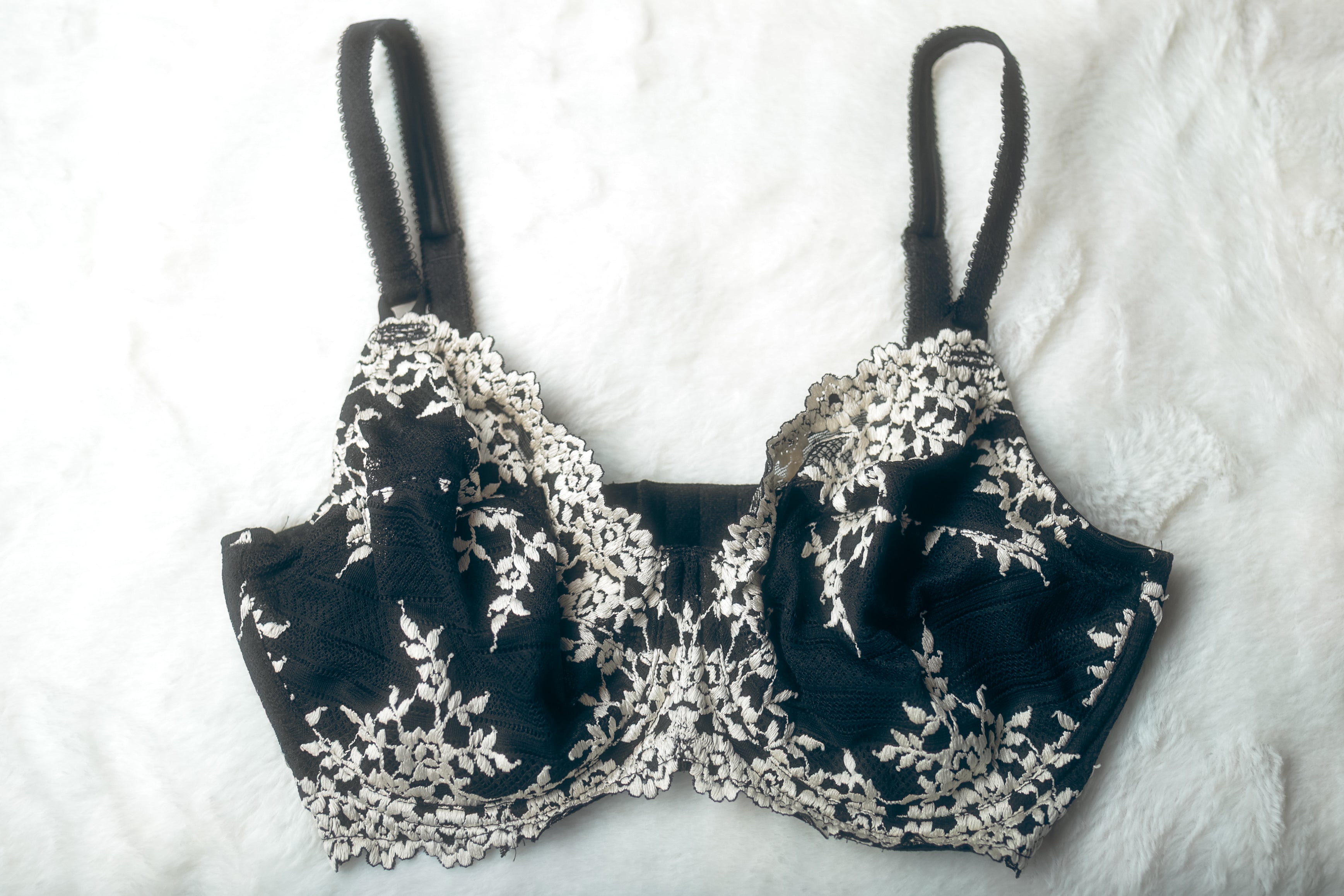 Wacoal 34DDD Embrace Lace 65191 Unlined Embroidered Underwire Bra Black