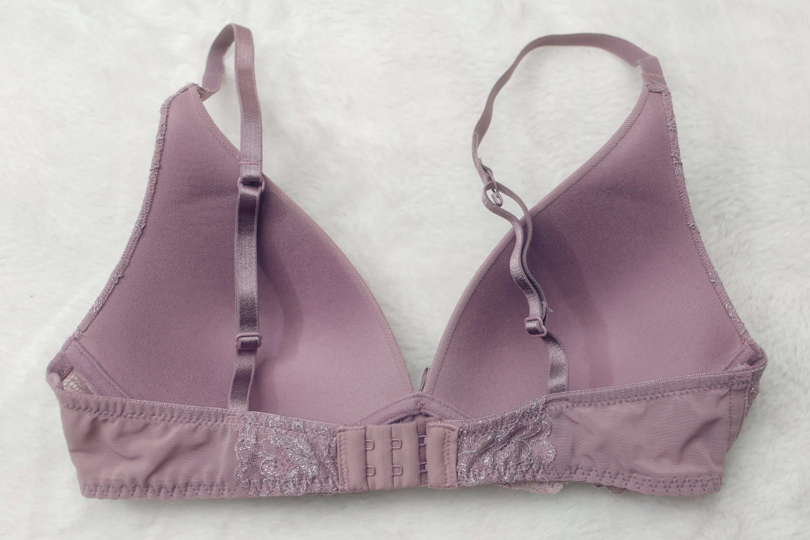 Hunkemoller 34B Wireless Molded Plunge Bra Lavender