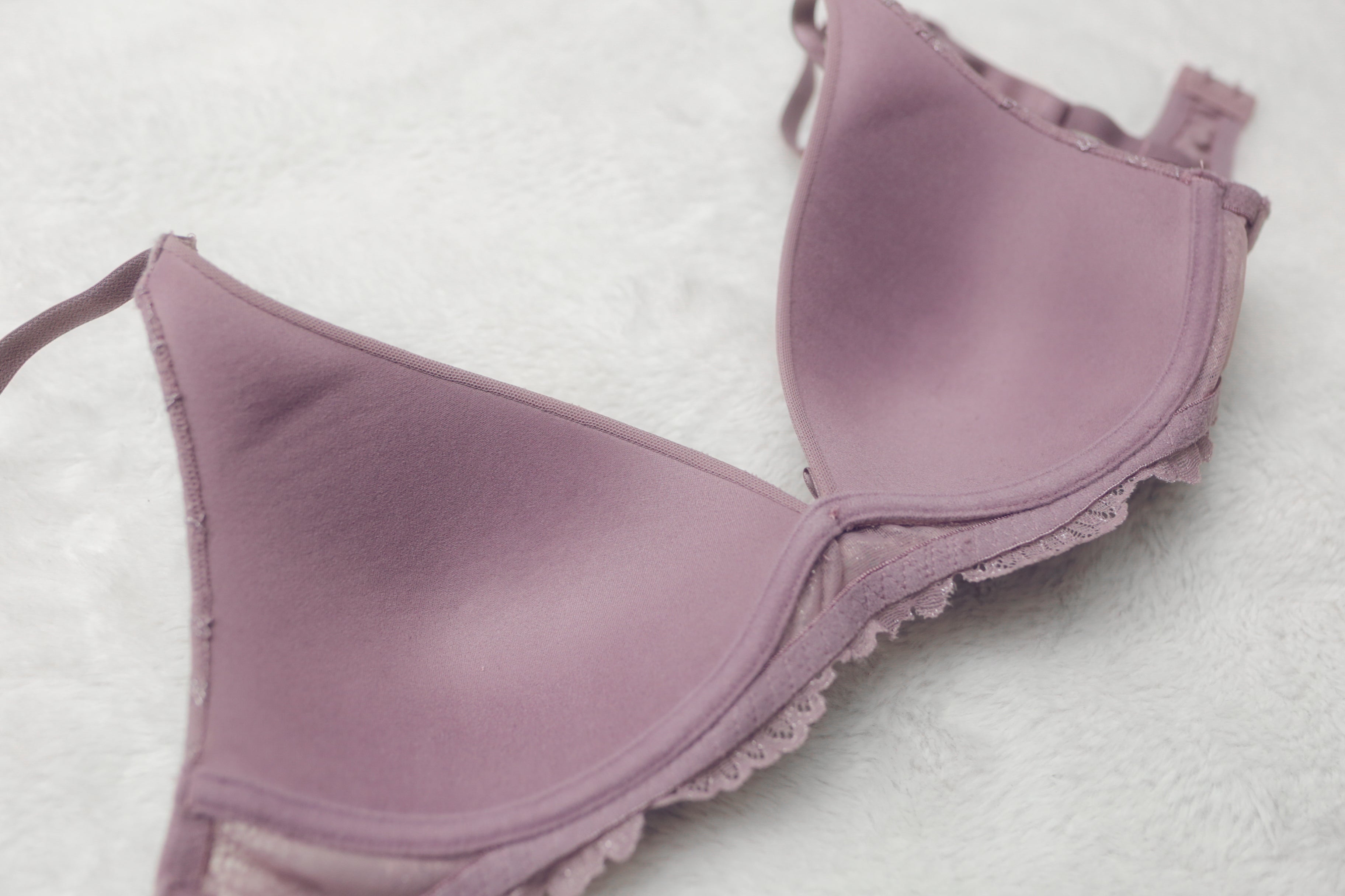 Hunkemoller 34B Wireless Molded Plunge Bra Lavender