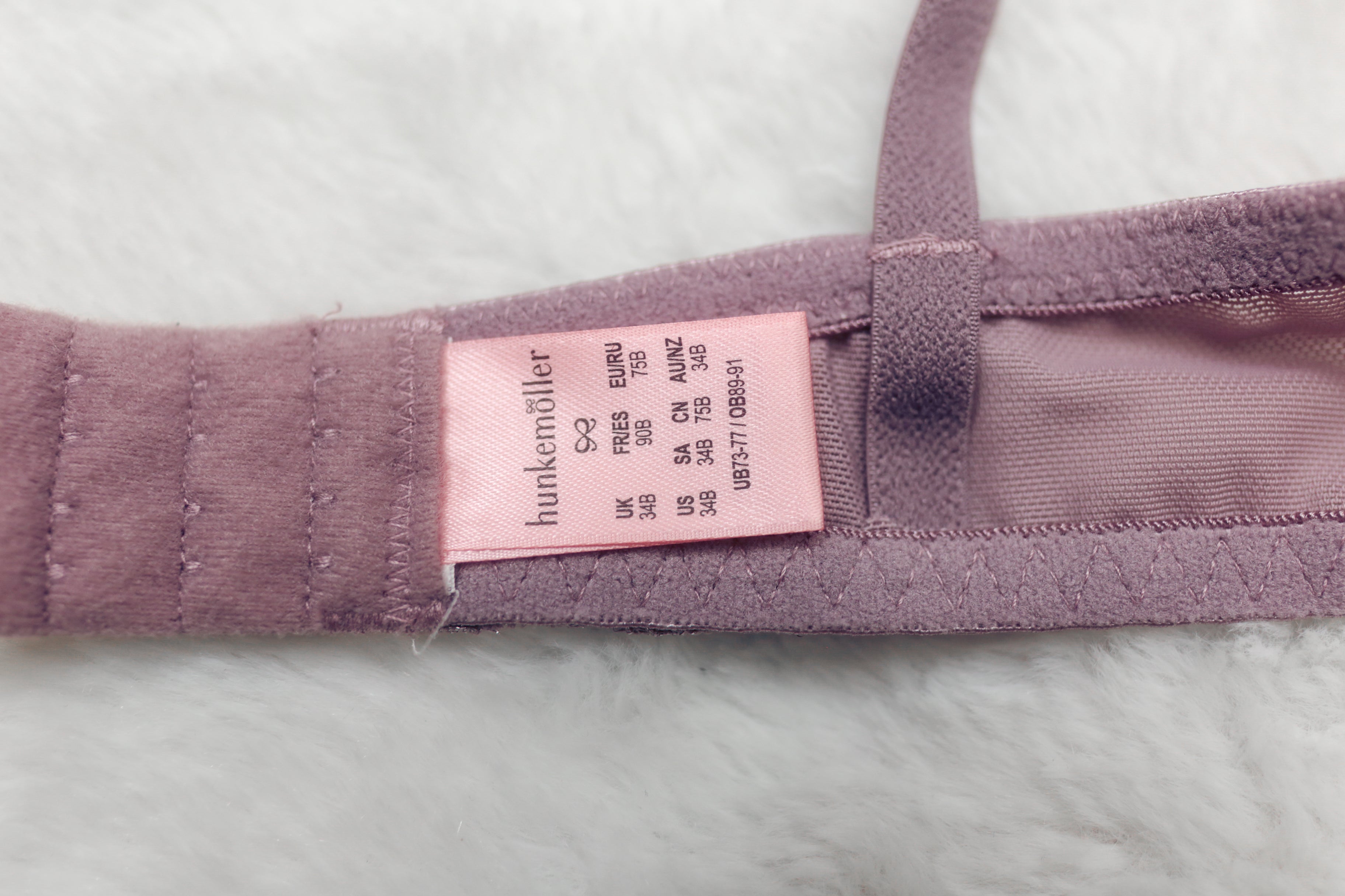 Hunkemoller 34B Wireless Molded Plunge Bra Lavender