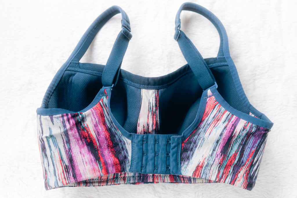 Le Mystere 32DD Underwire Moisture Wicking Encapsulating Sports Bra