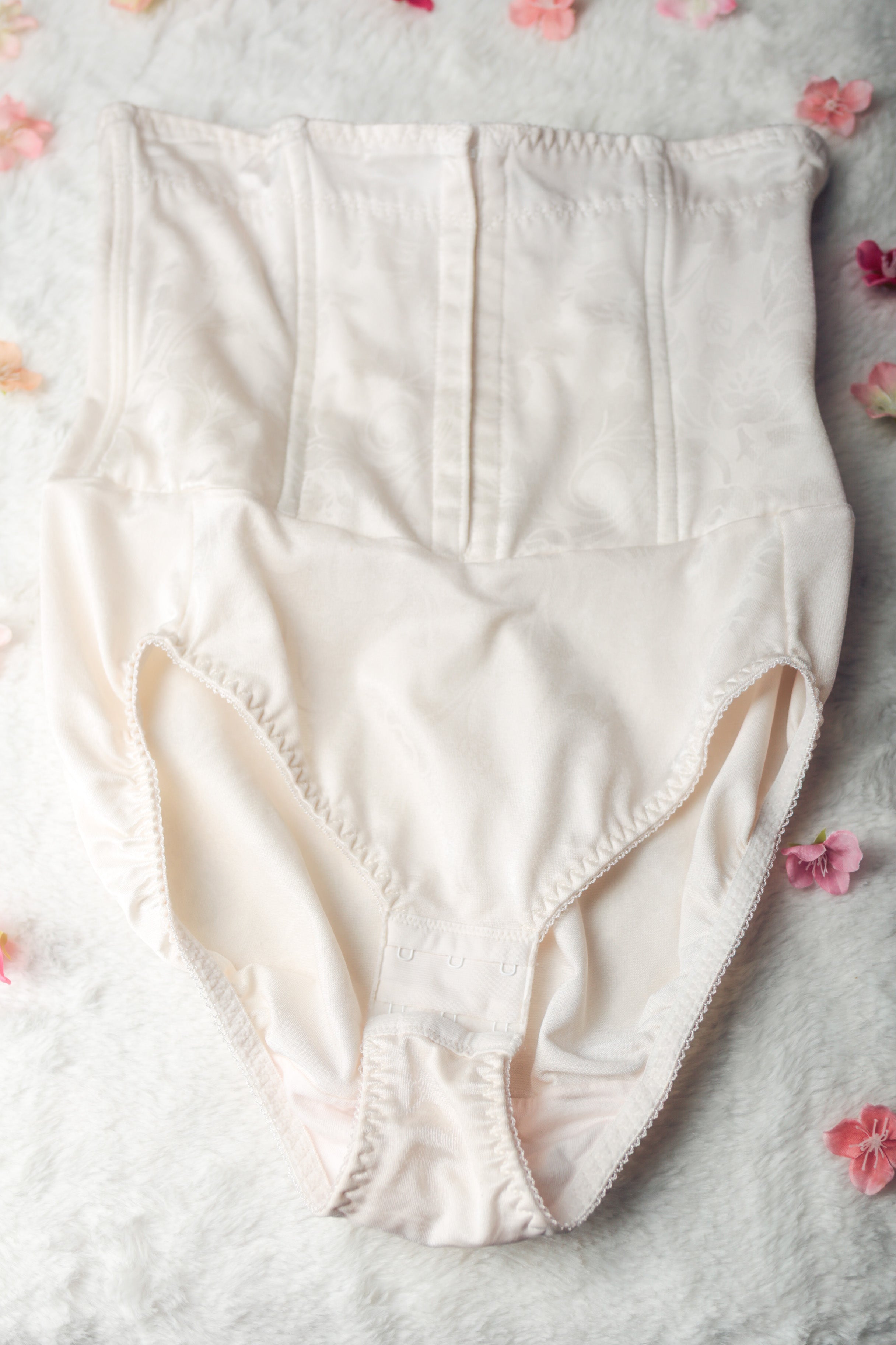 Jaclyn Smith Vintage Waist Cincher Shaper Panty Briefs Large Ivory Satin