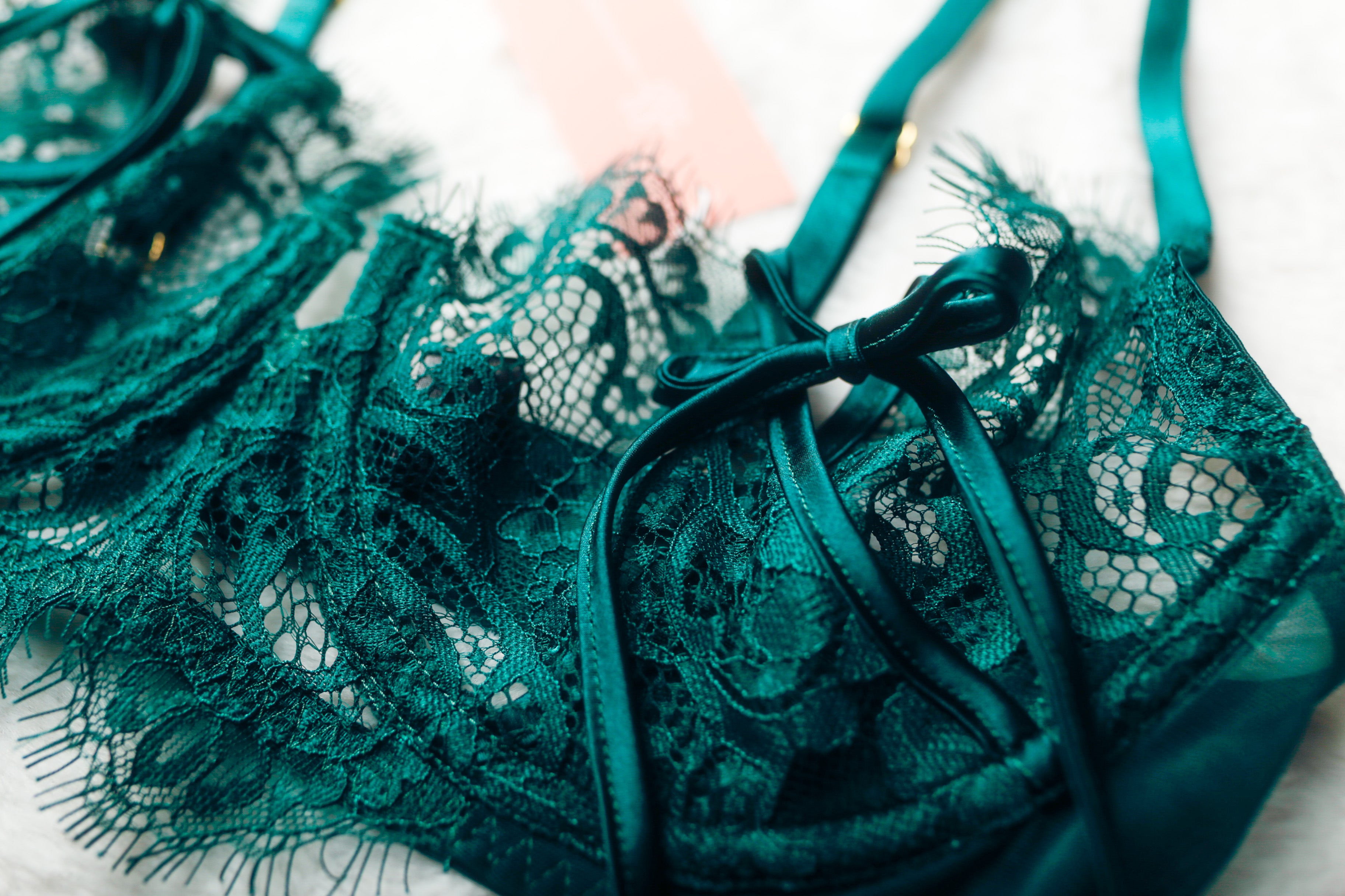 Mentionables Green Lace Open-cup Sexy Underwire Bra XS NEW