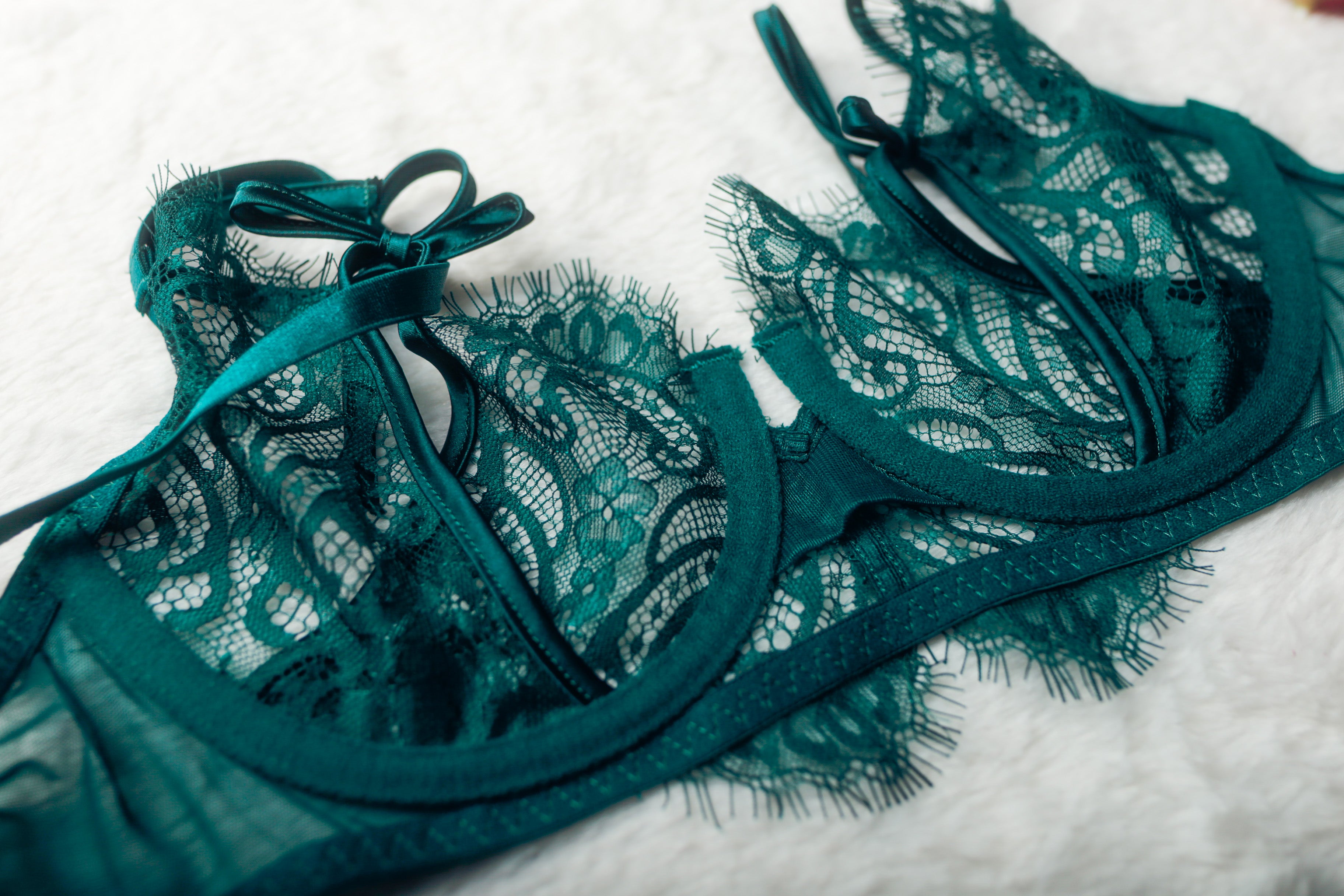 Mentionables Green Lace Open-cup Sexy Underwire Bra XS NEW