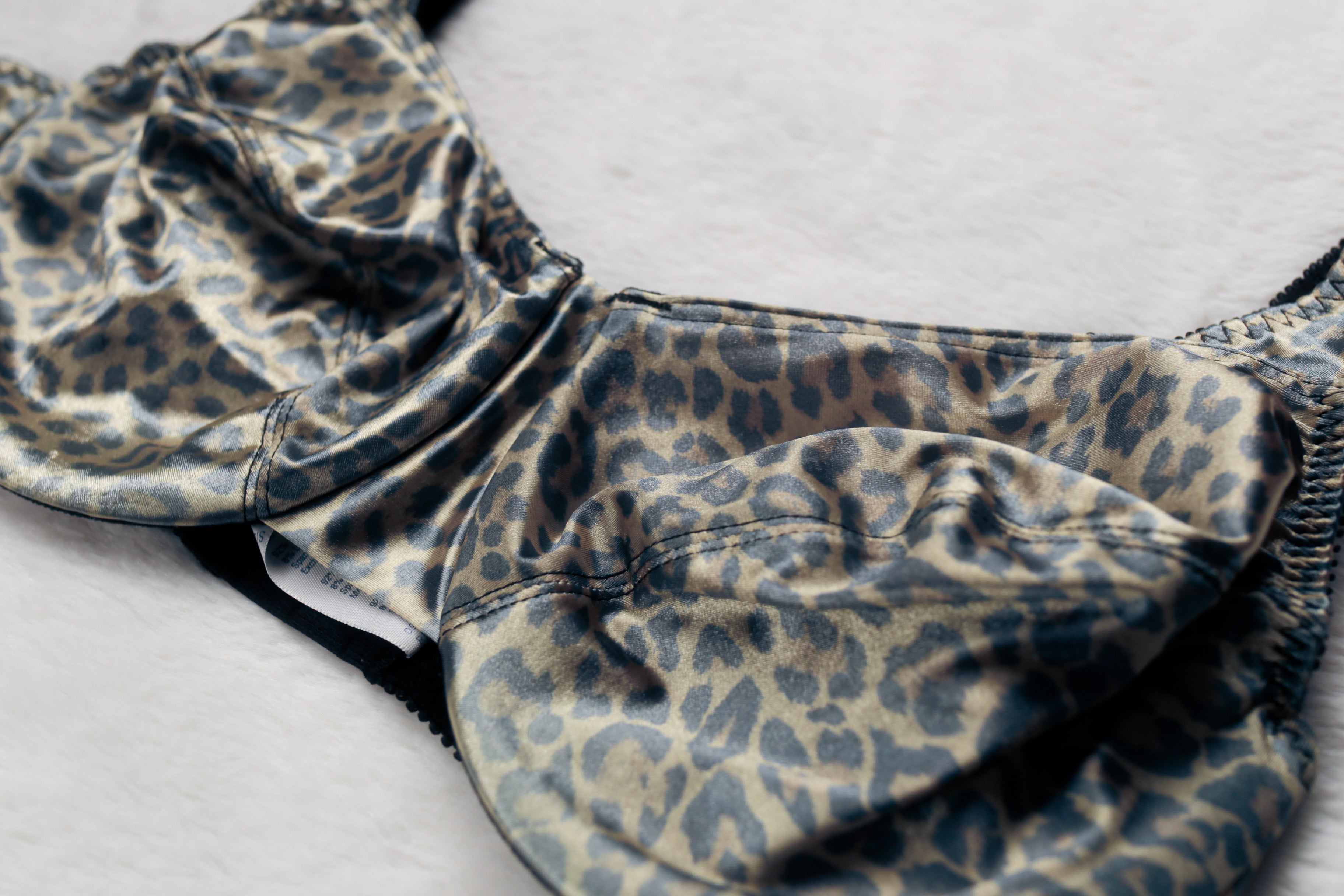 Vassarette 36D Full Coverage Unlined Retro Satin Underwire Bra Animal 75-444