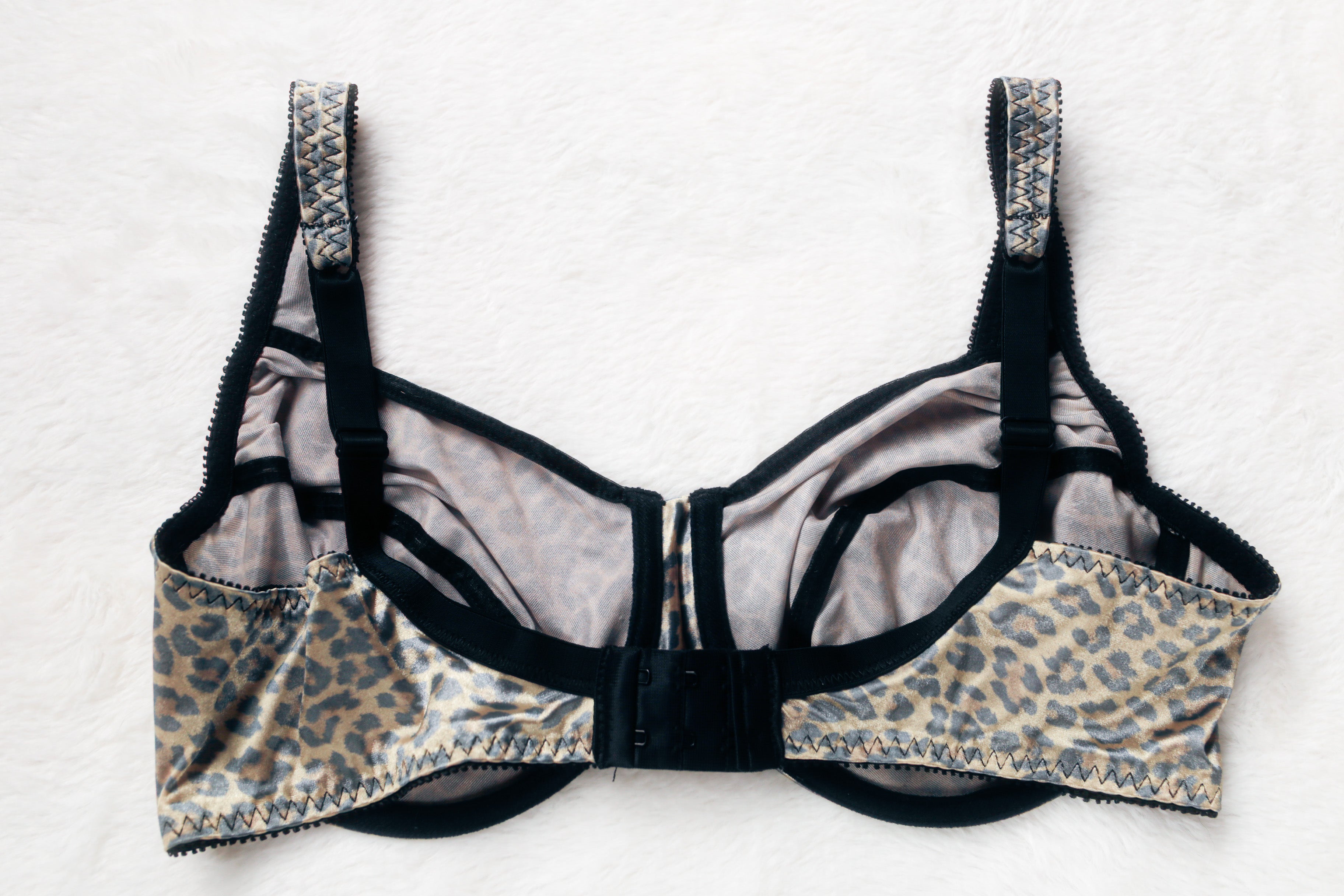 Vassarette 36D Full Coverage Unlined Retro Satin Underwire Bra Animal 75-444