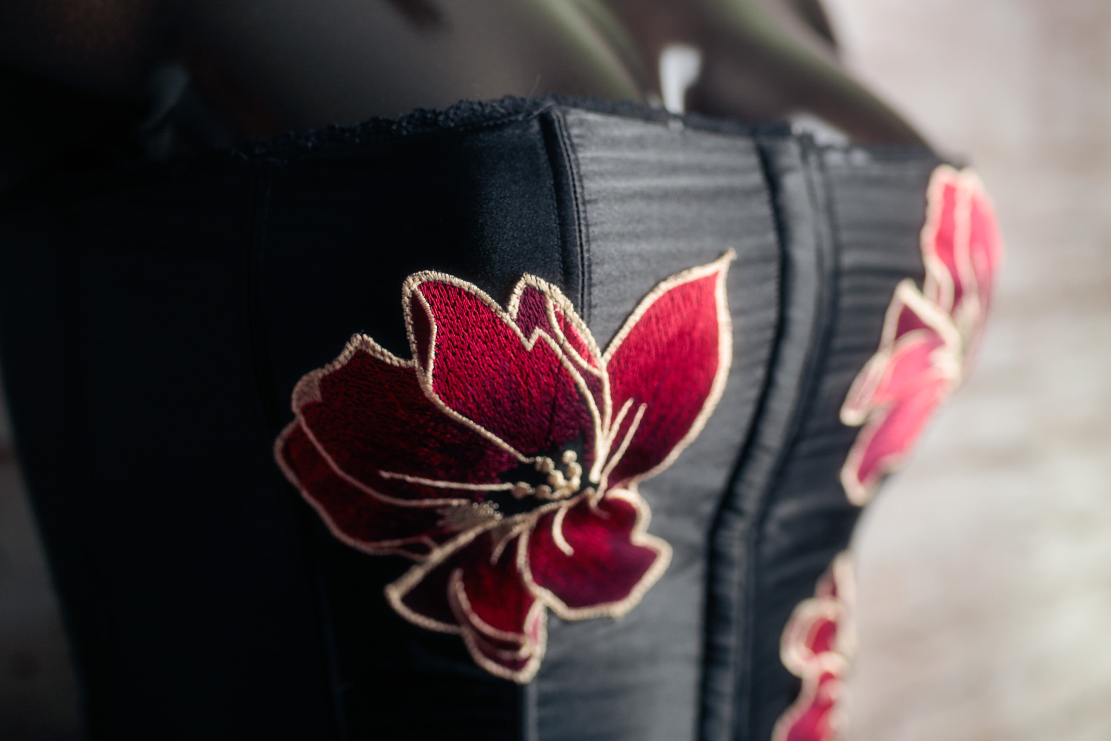 Frederick's of Hollywood Floral Boned Lace-up Corset 38