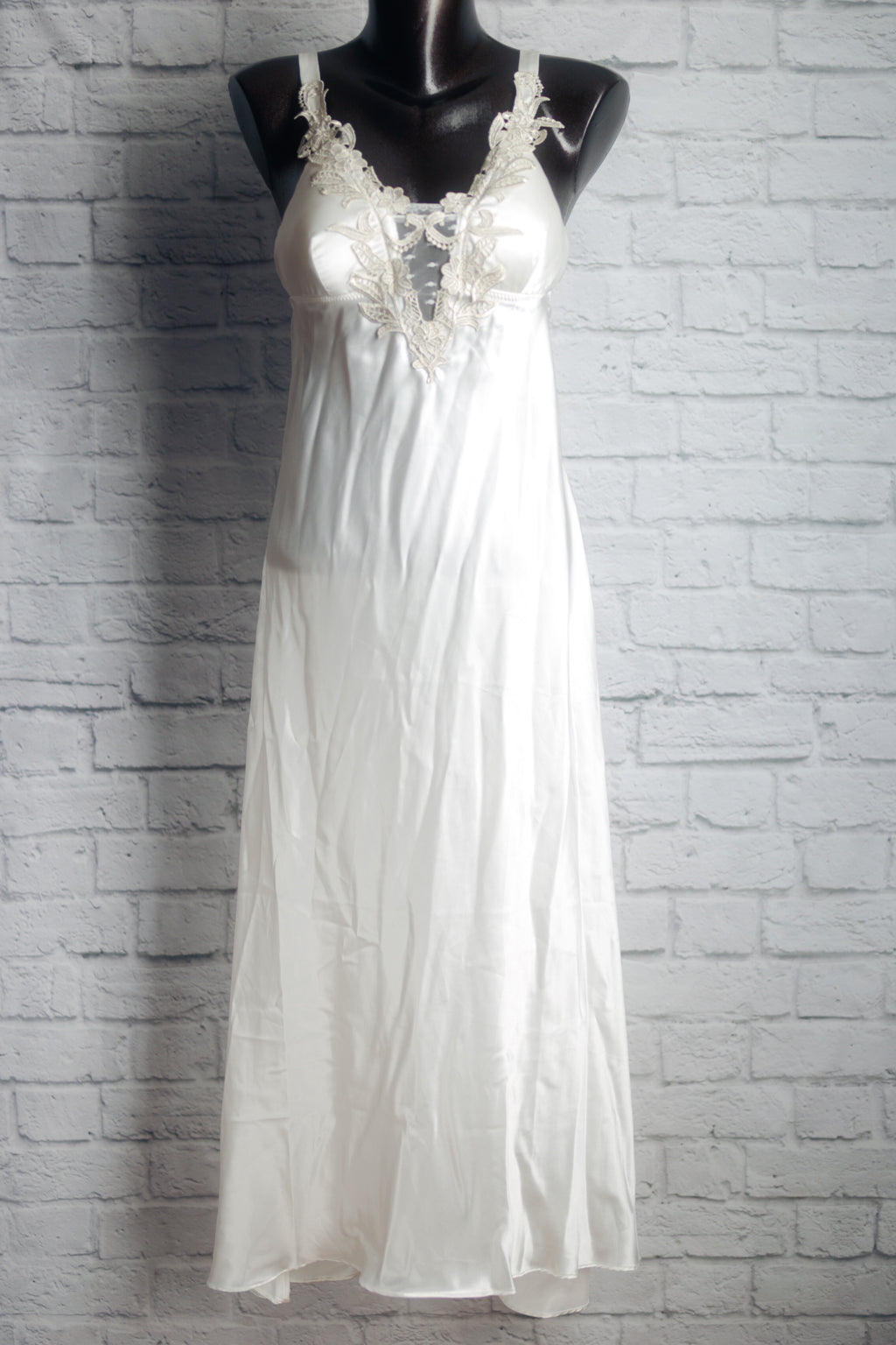 Flora Nikrooz Stella Charmeuse Long Nightgown Small NEW