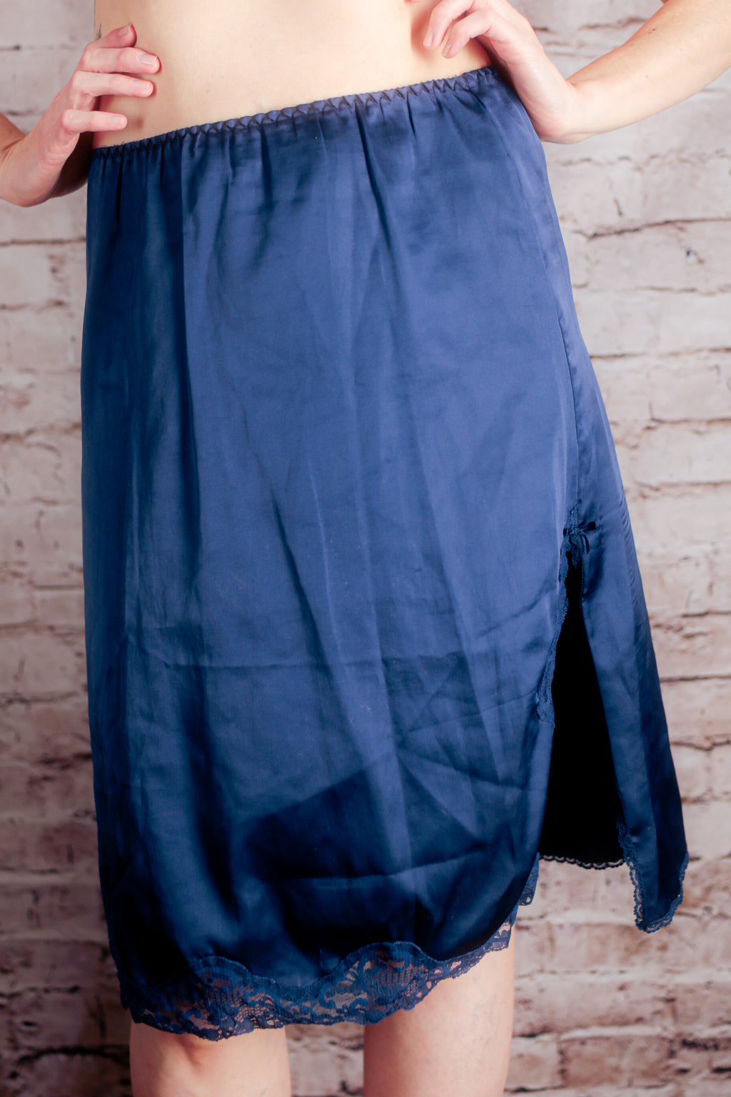 Maidenform Sweet Nothings Vintage Satin Lace Half Slip Skirt Small Dark Blue