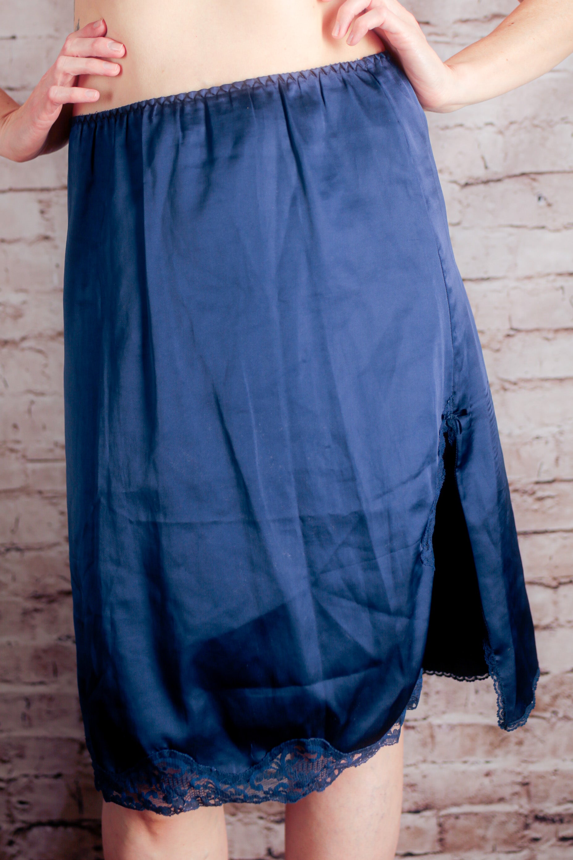 Maidenform Sweet Nothings Vintage Satin Lace Half Slip Skirt Small Dark Blue