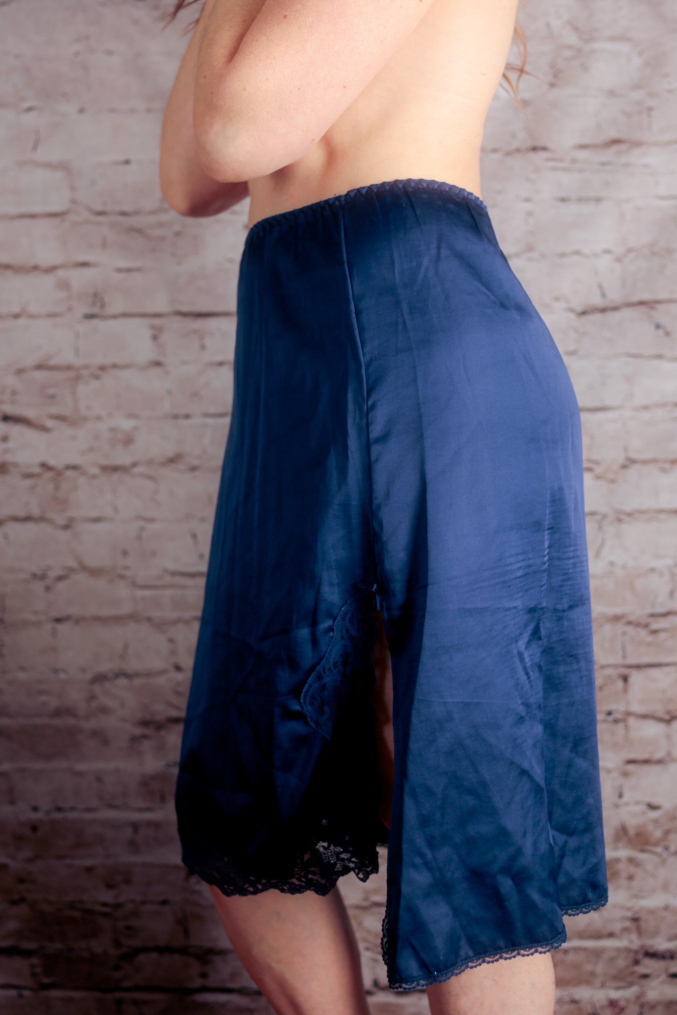 Maidenform Sweet Nothings Vintage Satin Lace Half Slip Skirt Small Dark Blue