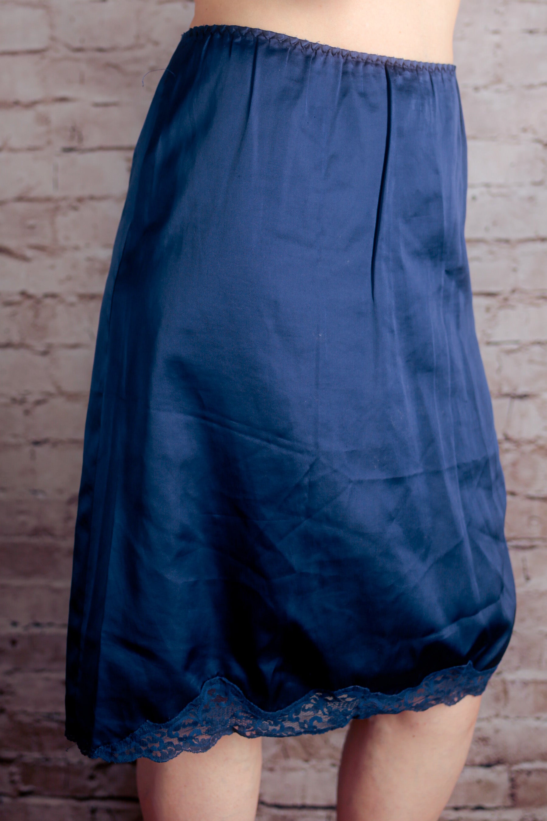 Maidenform Sweet Nothings Vintage Satin Lace Half Slip Skirt Small Dark Blue