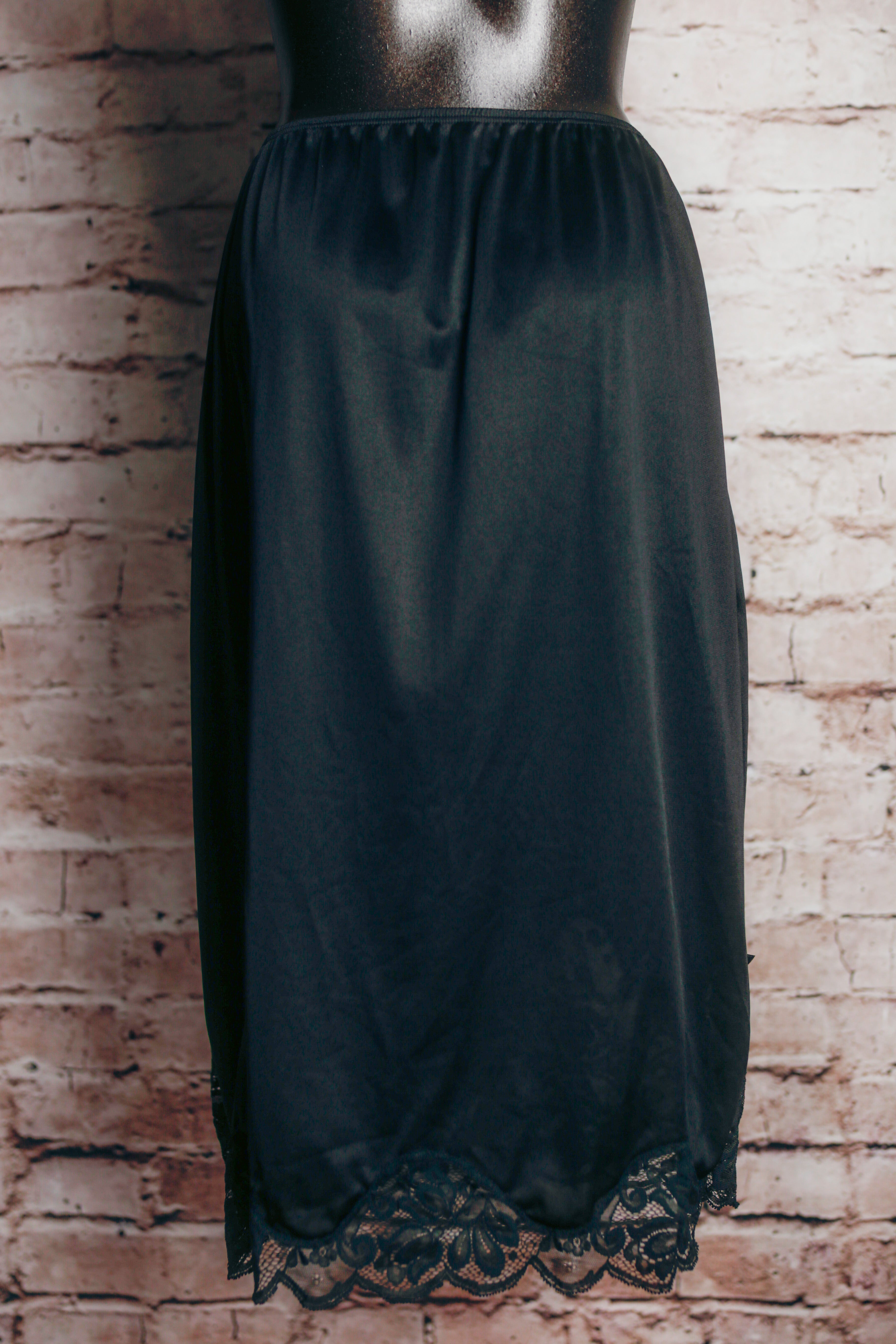 Hilton Vintage Black Lace-hem Short Half Slip Australia-made Large