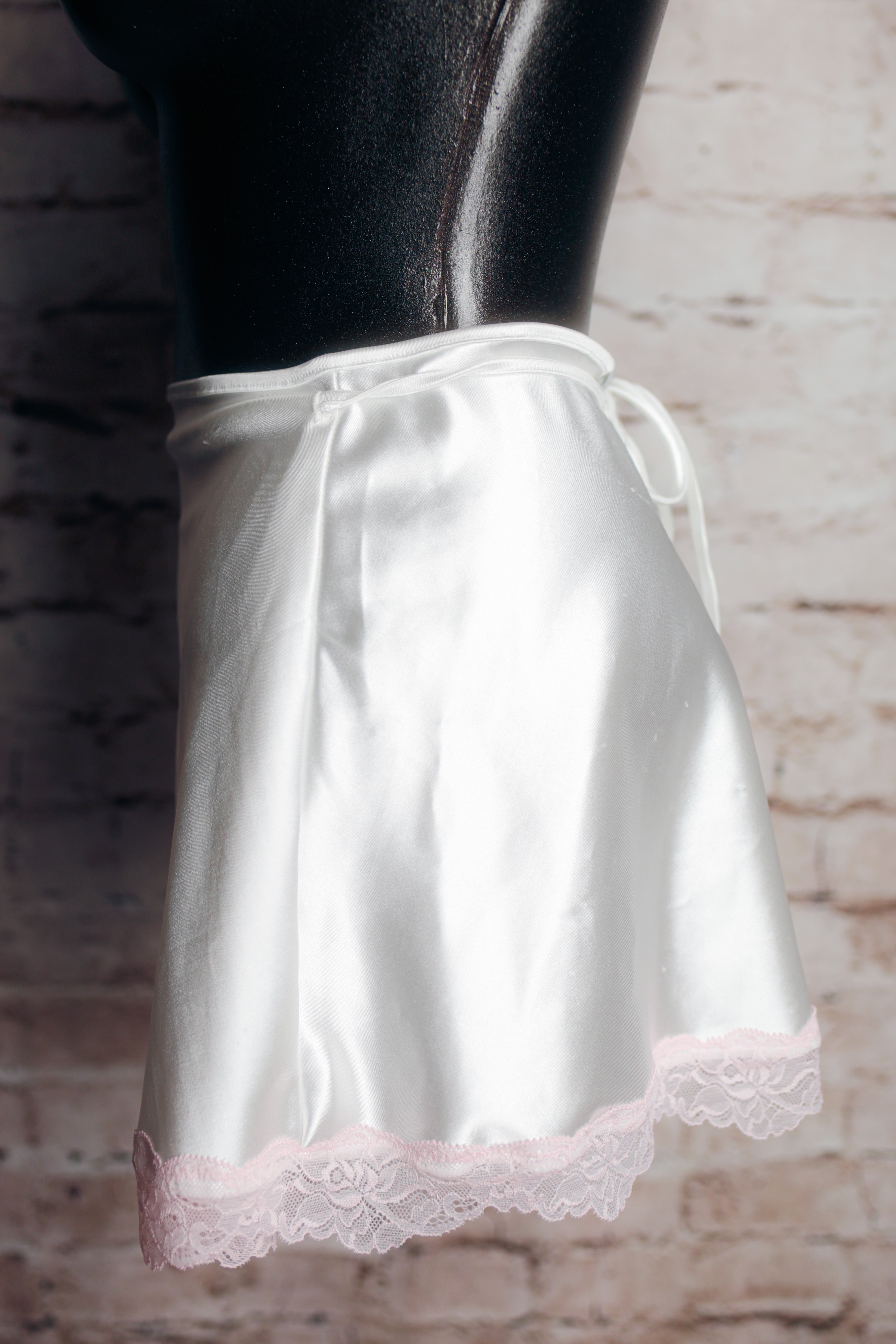 Forever 21 White Satin Mini Skirt Slip Small NEW