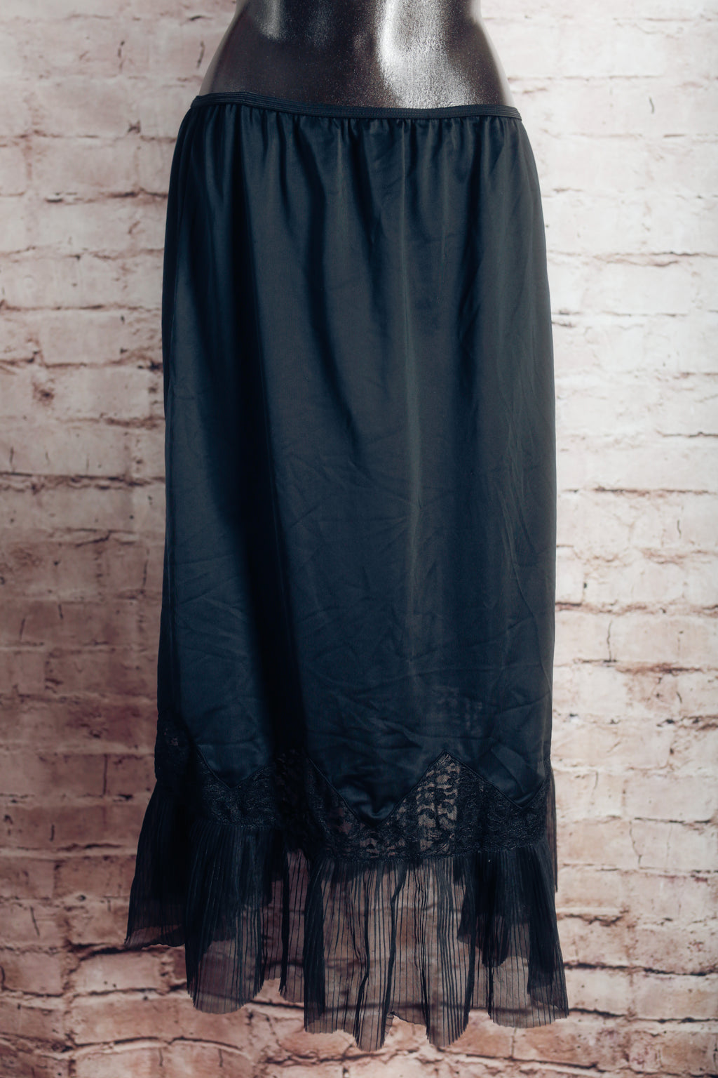 Nan Flower Vintage Satin Lace Pleated Hem Half Slip USA-made XL