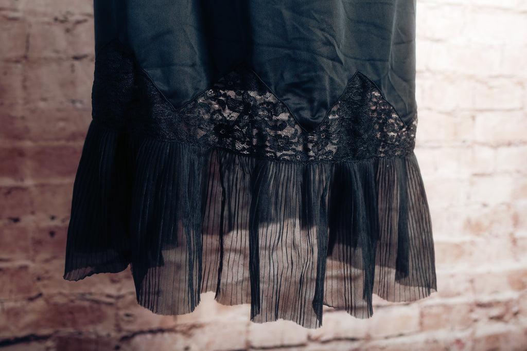 Nan Flower Vintage Satin Lace Pleated Hem Half Slip USA-made XL