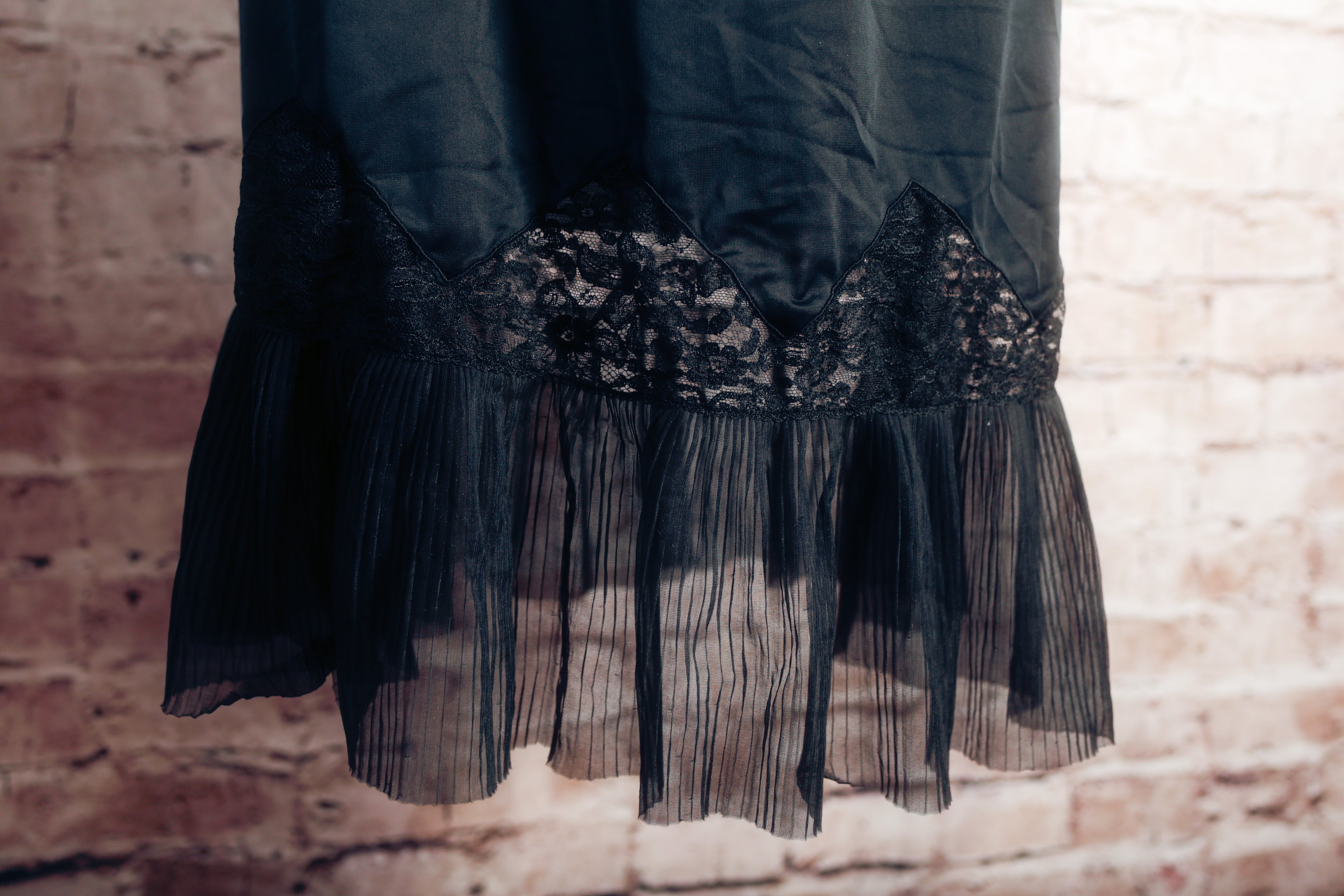 Nan Flower Vintage Satin Lace Pleated Hem Half Slip USA-made XL