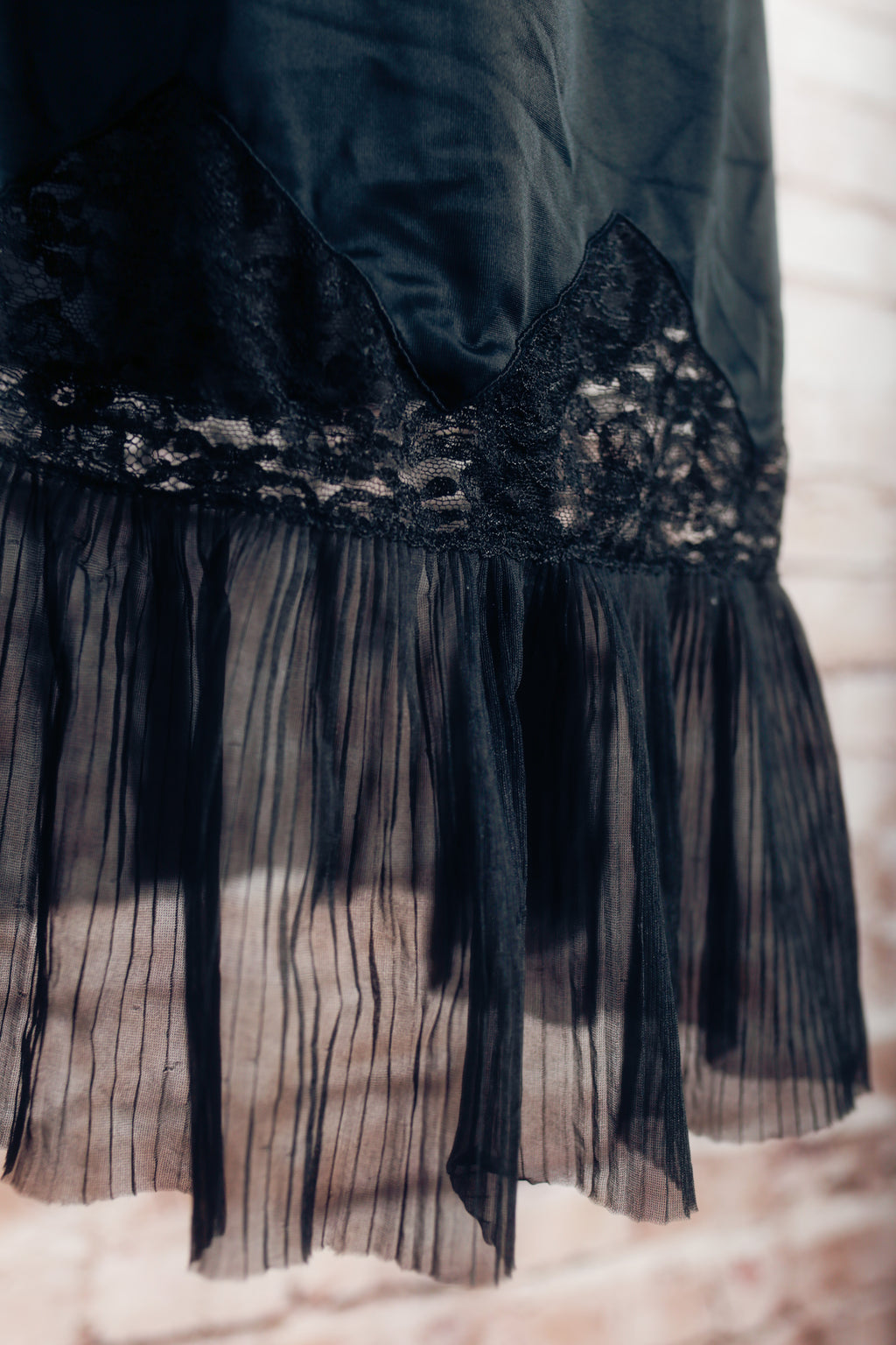 Nan Flower Vintage Satin Lace Pleated Hem Half Slip USA-made XL