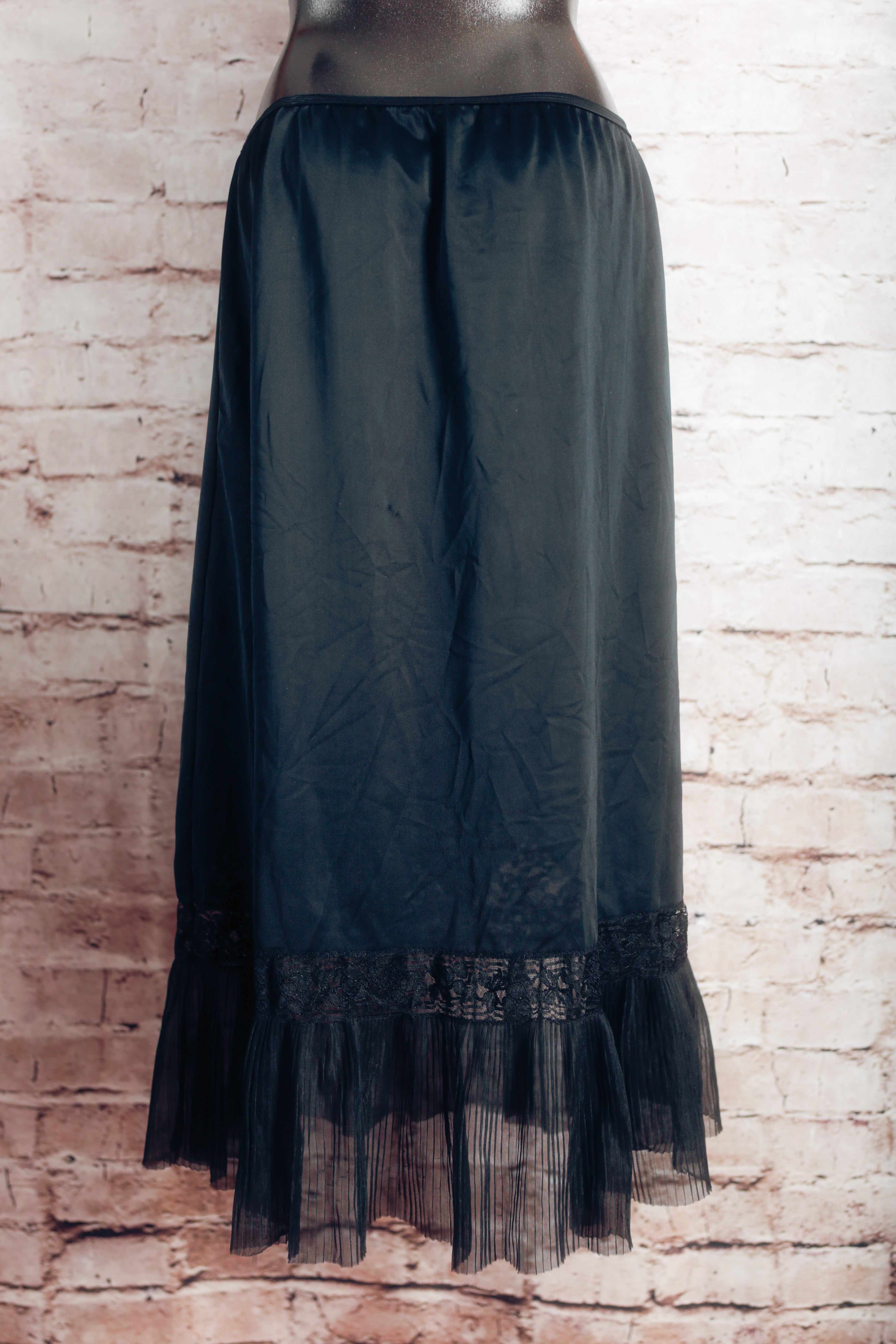 Nan Flower Vintage Satin Lace Pleated Hem Half Slip USA-made XL