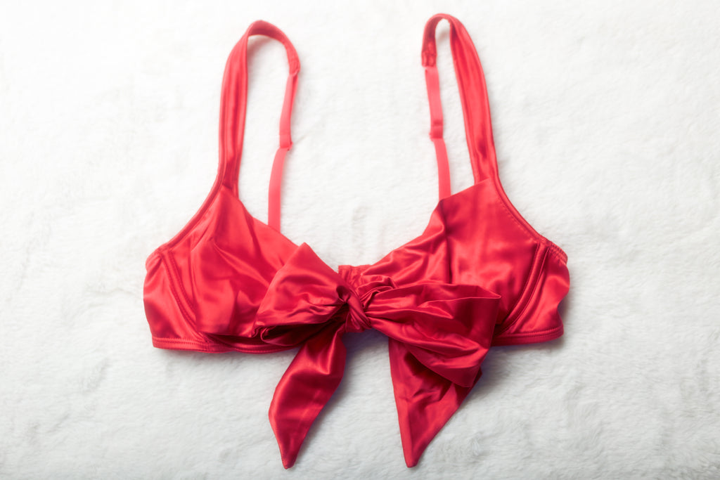 Adore Me Gynger Satin Peek-a-book Open Cup Bra Red Medium NEW