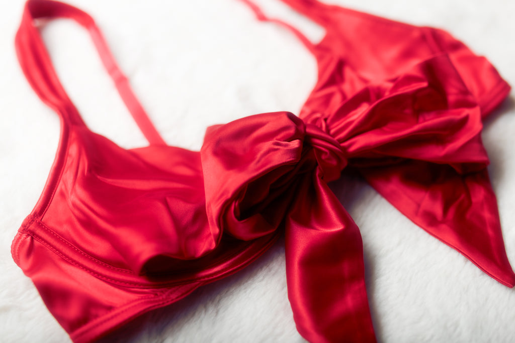 Adore Me Gynger Satin Peek-a-book Open Cup Bra Red Medium NEW