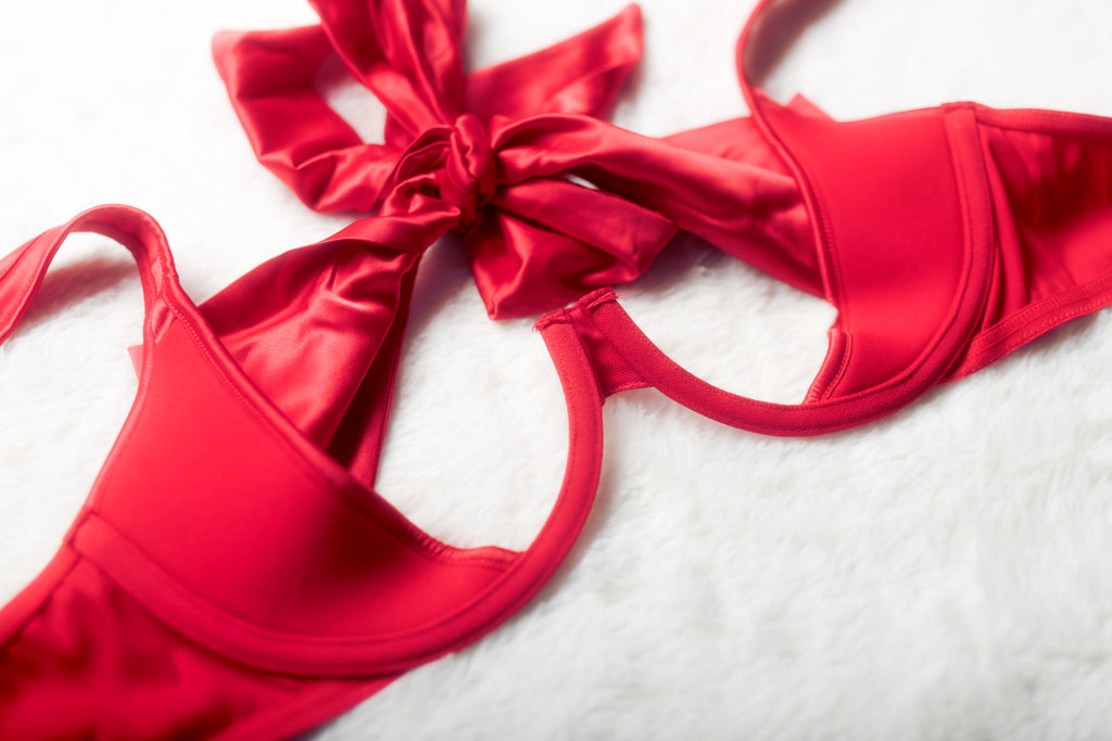 Adore Me Gynger Satin Peek-a-book Open Cup Bra Red Medium NEW