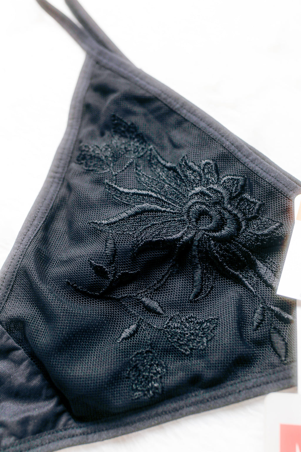 Maidenform String Embroidered Mesh Thong Panty 7 Large Black NEW