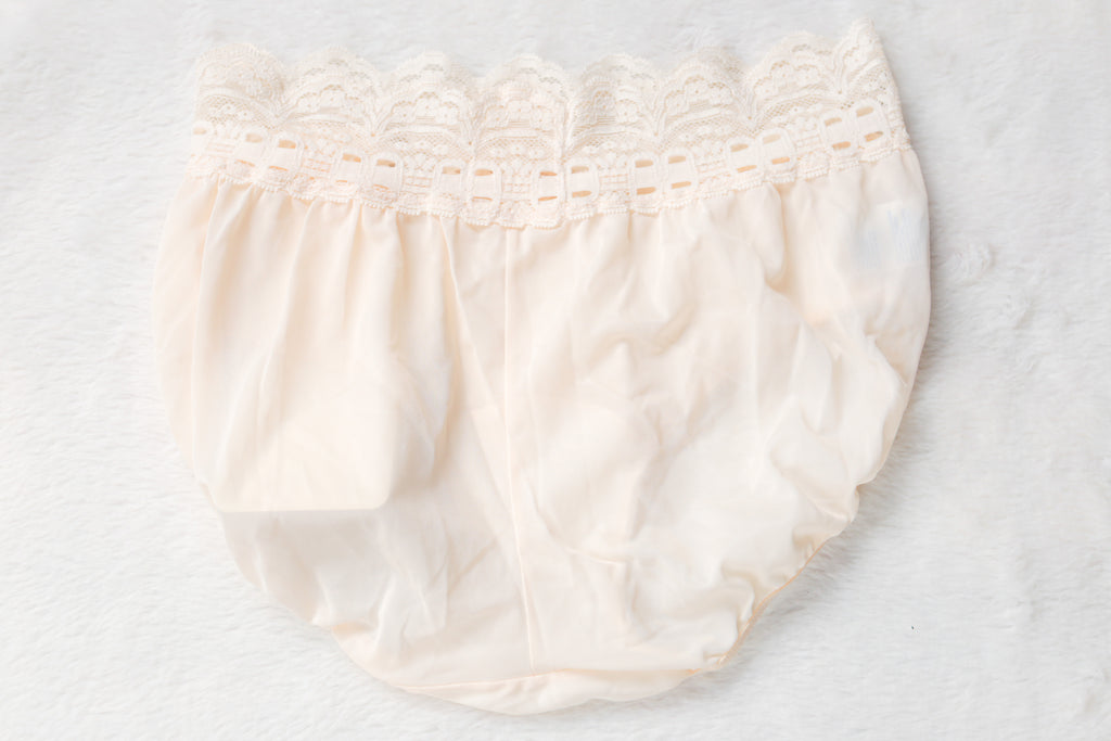 Olga Scoop Vintage High Rise Full Back Briefs Panty 6 Medium Ivory NEW