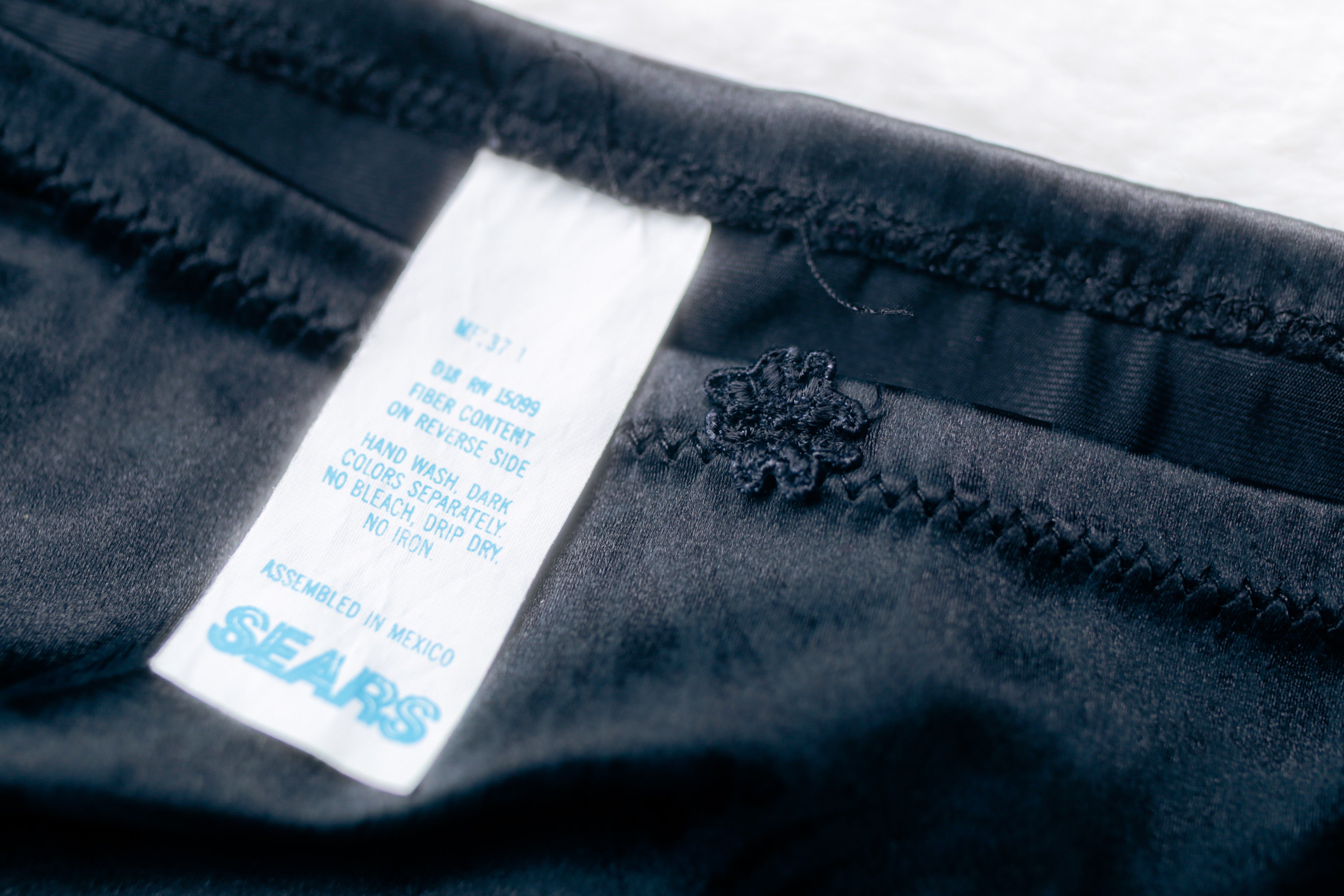 Sears Vintage Compression Shaping Stretch Satin Short Half Slip Skirt Black Medium