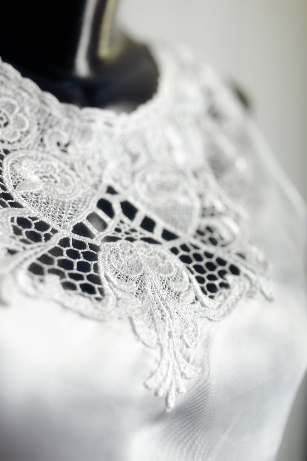 Cinema Etoile Eyelet Cami Chemise Lingerie White Satin and Lace Medium NEW