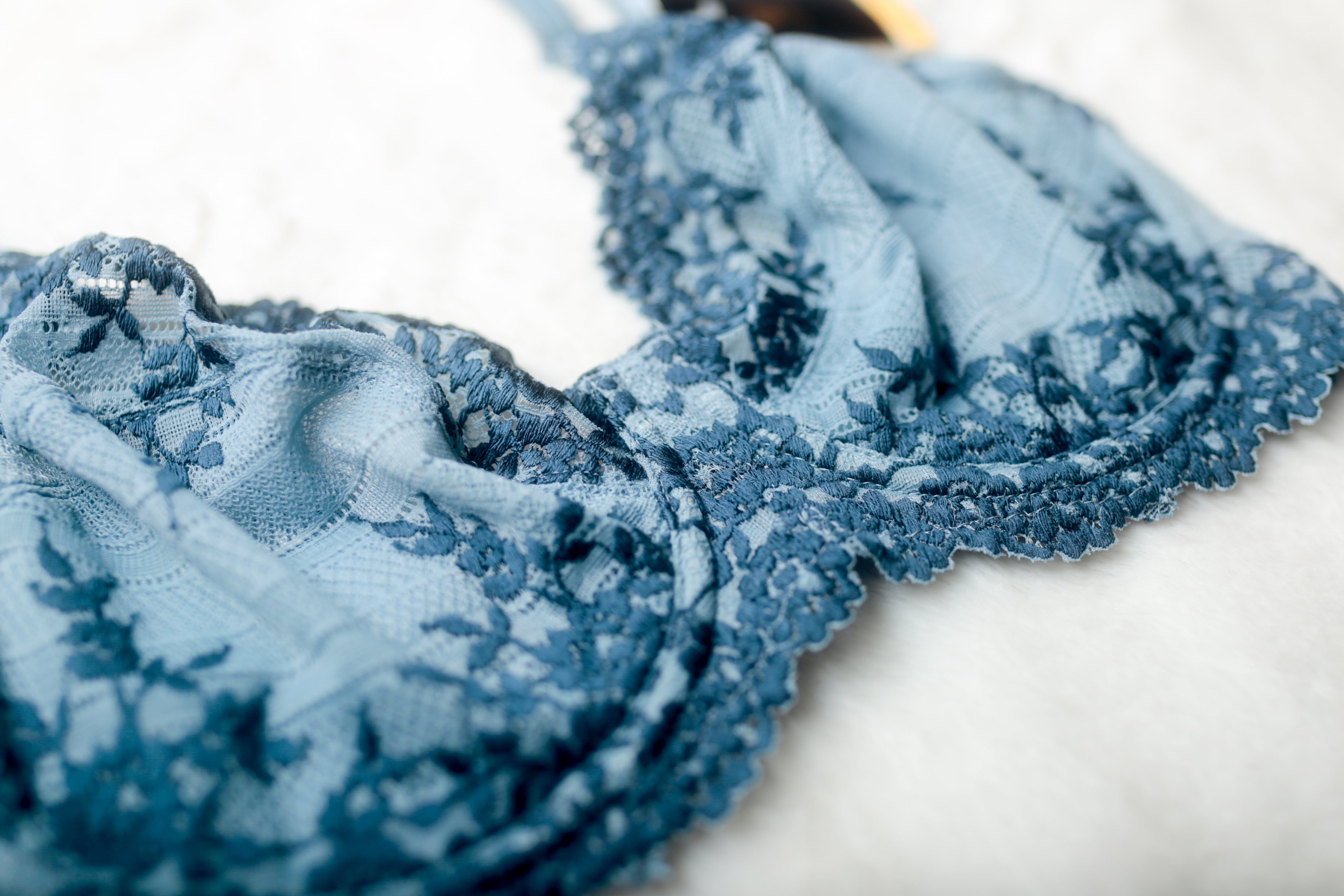 Wacoal 34DD Embrace Lace 65191 Unlined Embroidered Underwire Bra Blue NEW