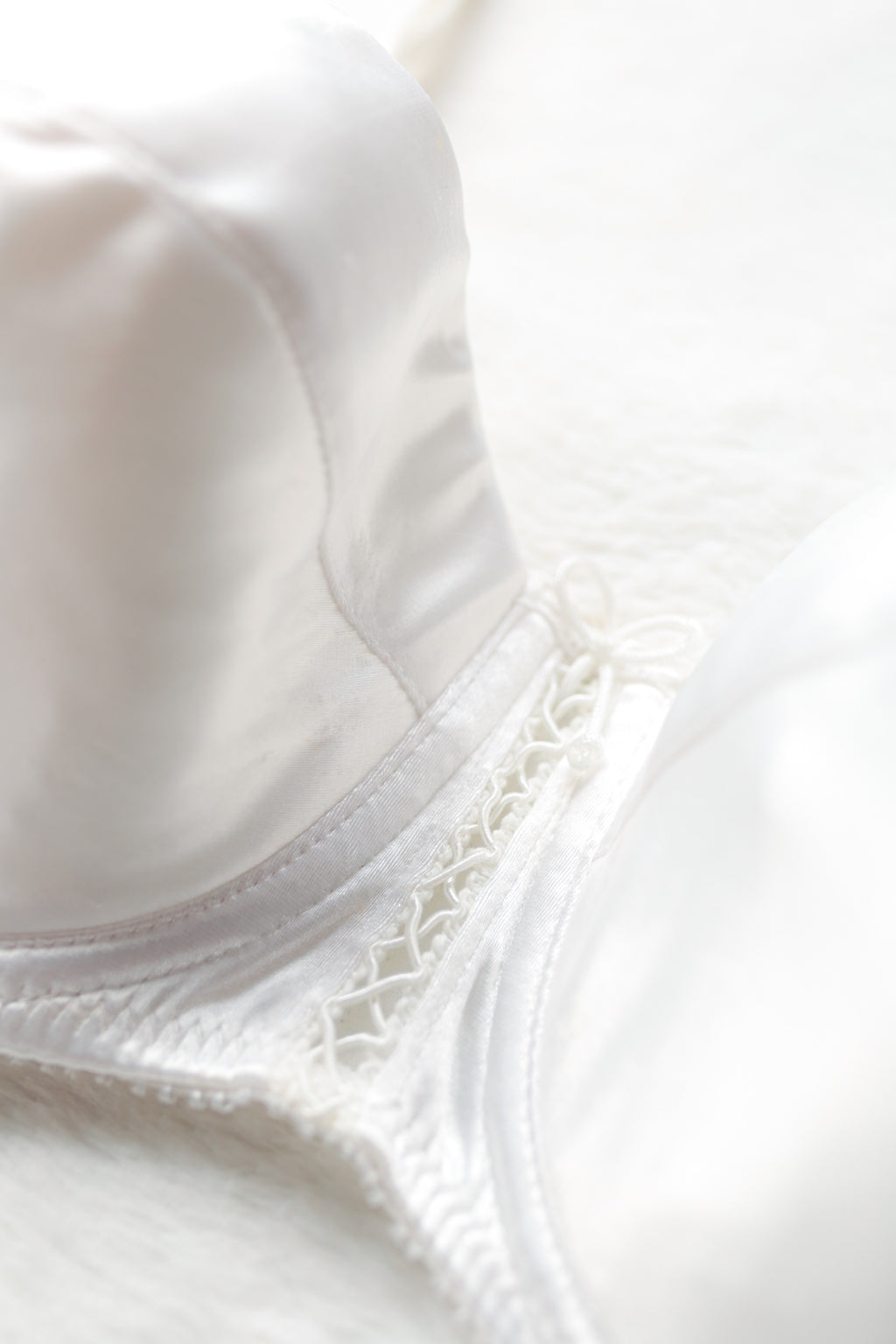 Victoria's Secret 90s Y2K Heart Label Satin Bridal Lined Demi Bra 34D NEW