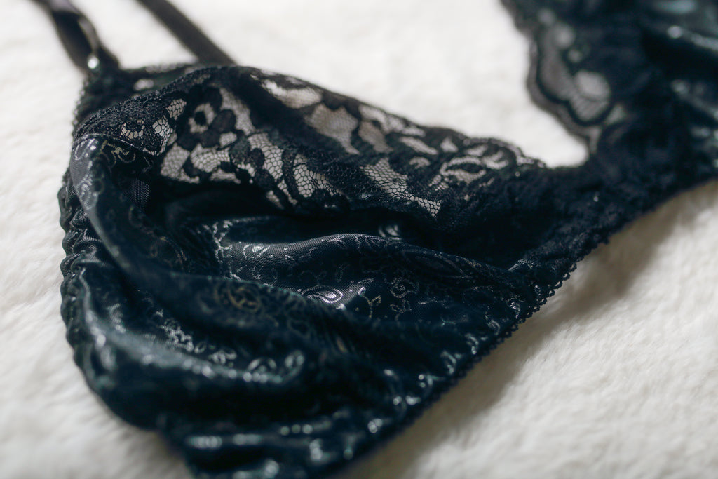 Vintage Unlined Sheer Wet Look Satin Lace Front Close Bra S/M Black