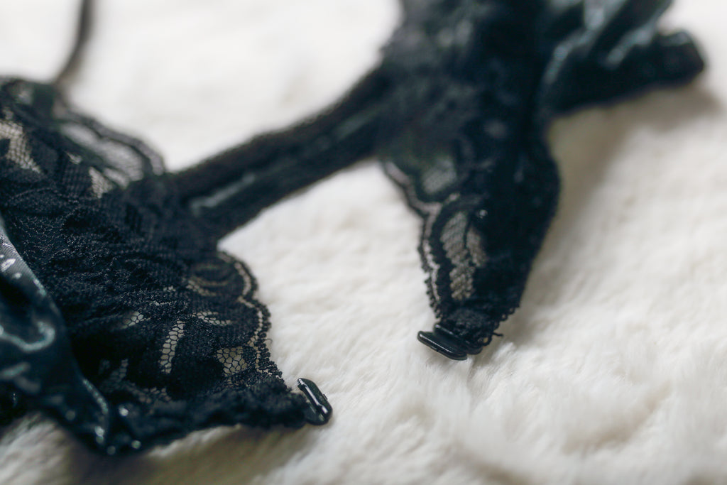 Vintage Unlined Sheer Wet Look Satin Lace Front Close Bra S/M Black