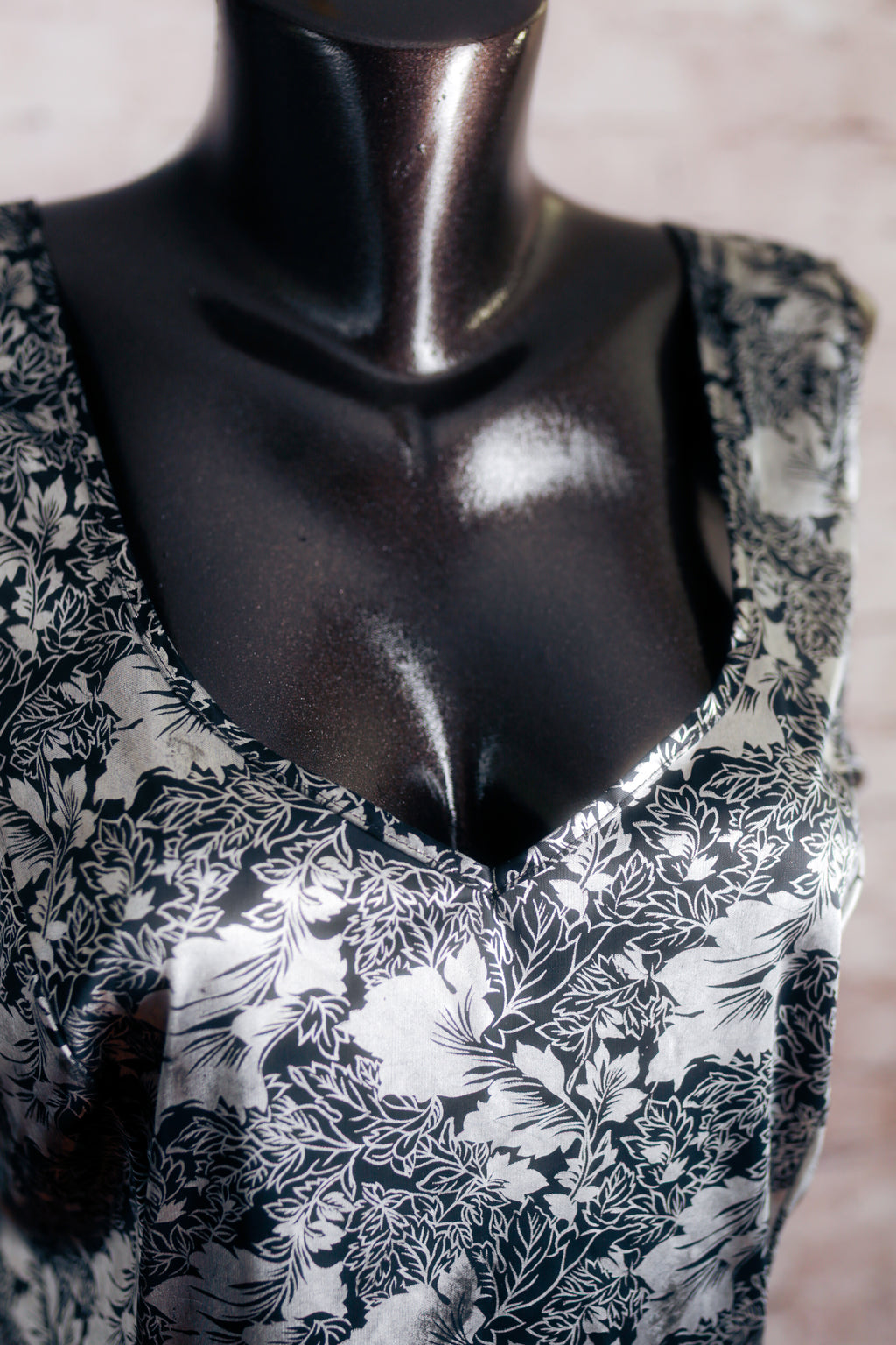 Coalesce Collection Vintage Satin Elegant Floral Full Slip Chemise XL 1X Black Silver