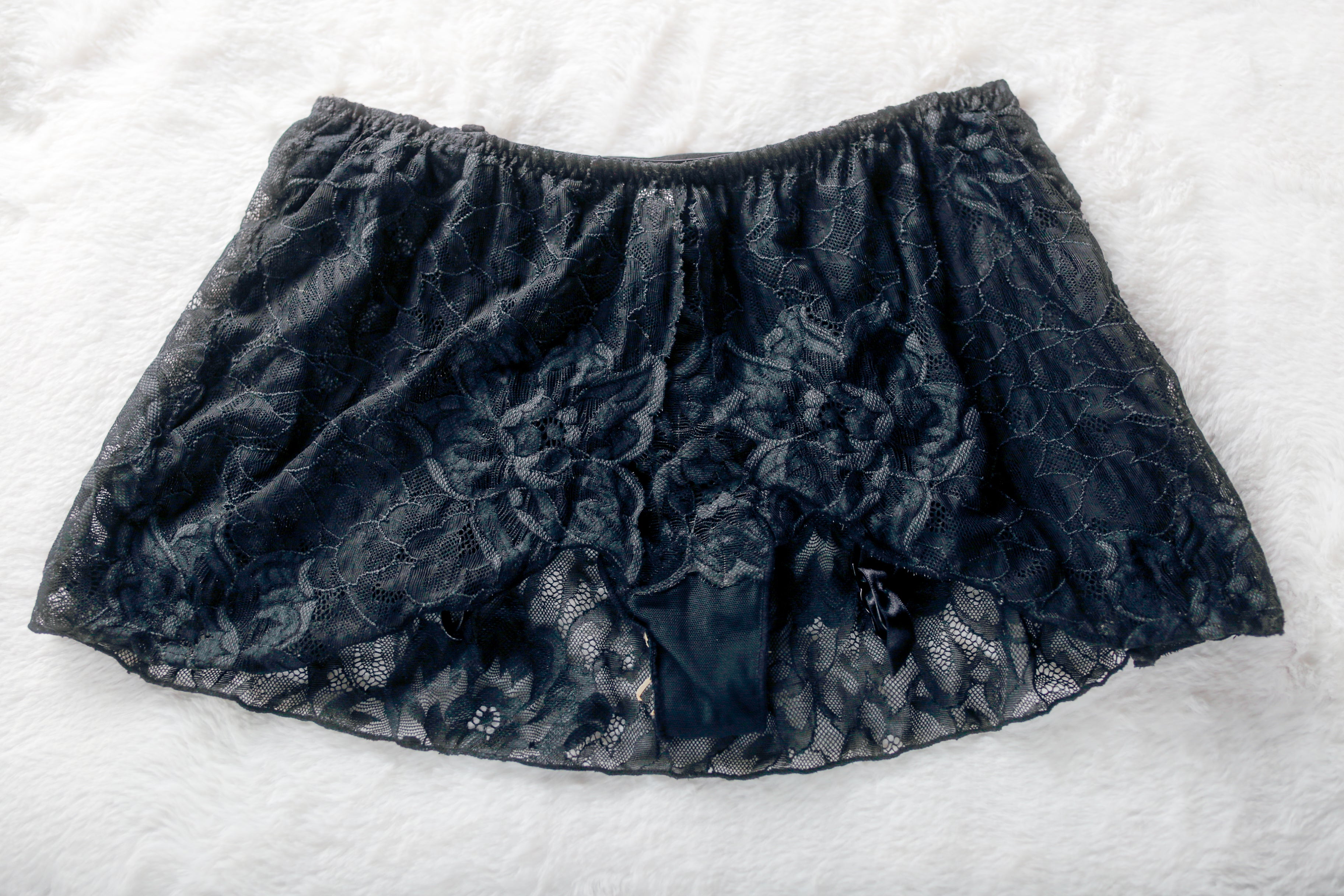 Victoria's Secret Skirted Thong with Garter Suspender Straps Medium Black