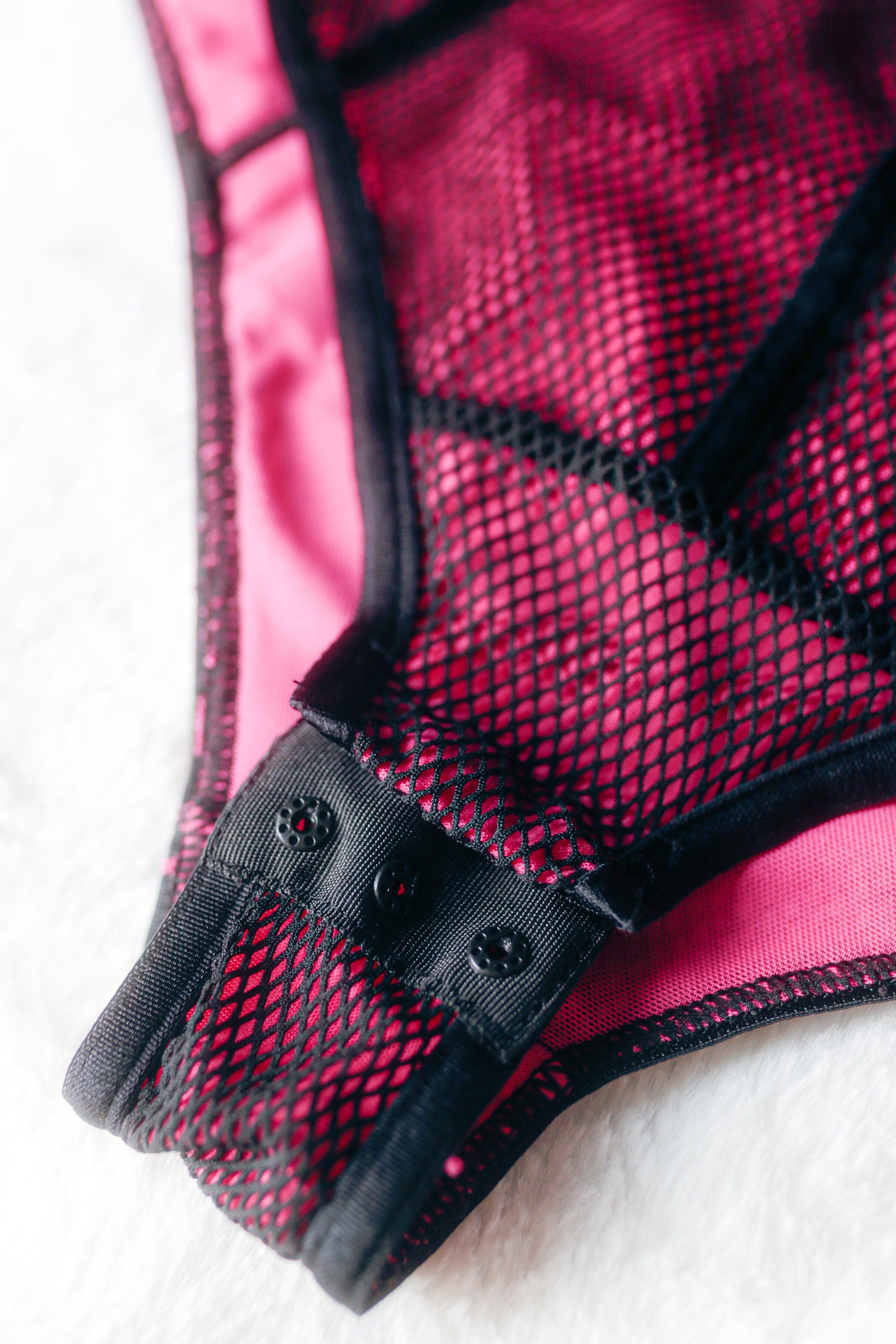 Torrid Curve 1 Lace Fishnet Mesh Underwire Teddy Bodysuit Pink NEW