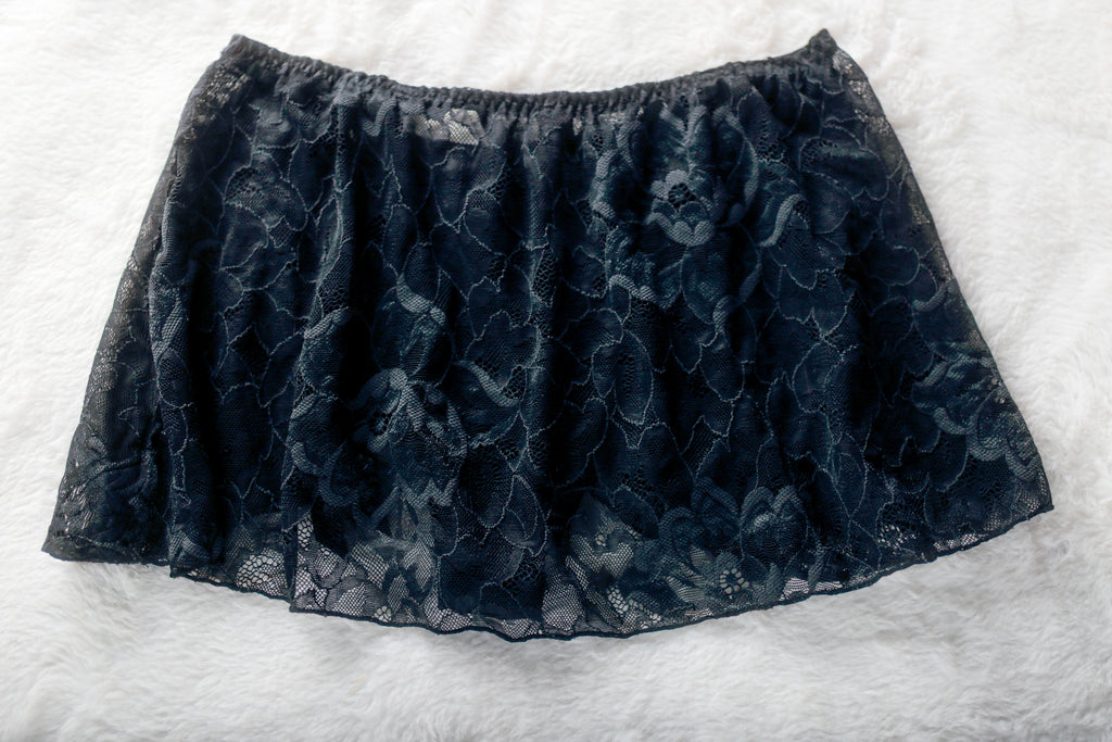 Victoria's Secret Skirted Thong with Garter Suspender Straps Medium Black