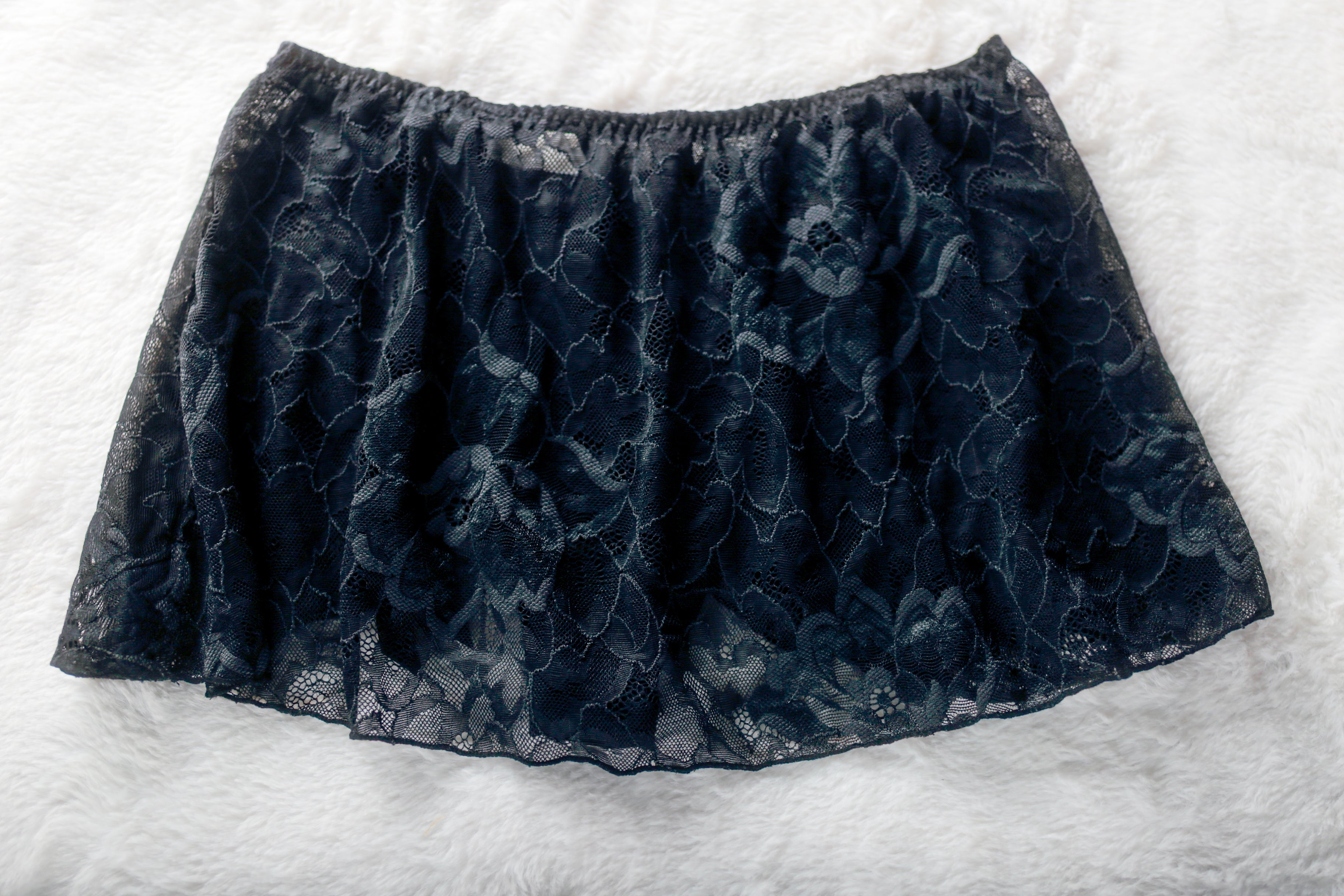 Victoria's Secret Skirted Thong with Garter Suspender Straps Medium Black