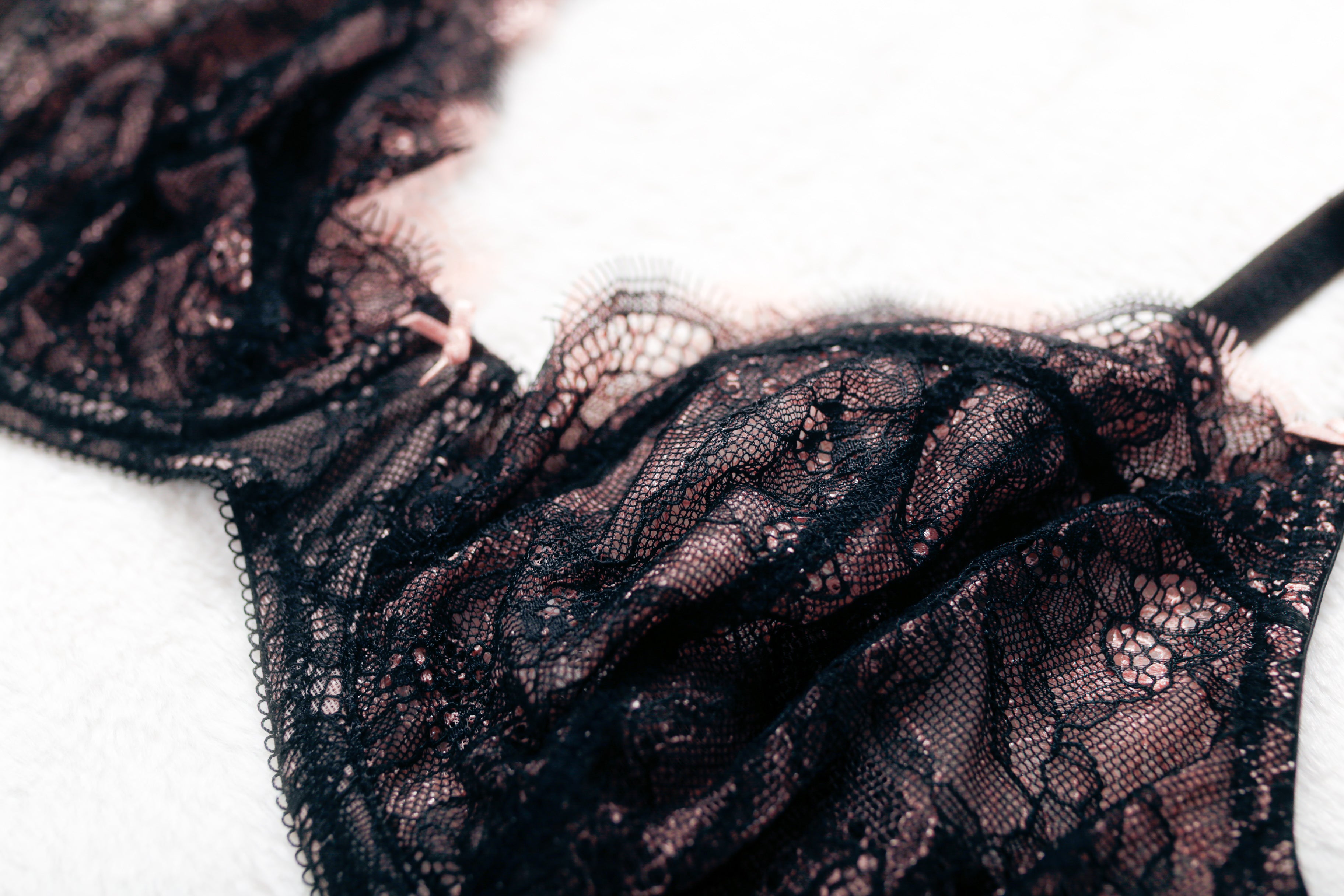 b.tempt'd 951261 Unlined Burlesque Sexy Witchy Lace Plunge Bra Black Underwire 36DD