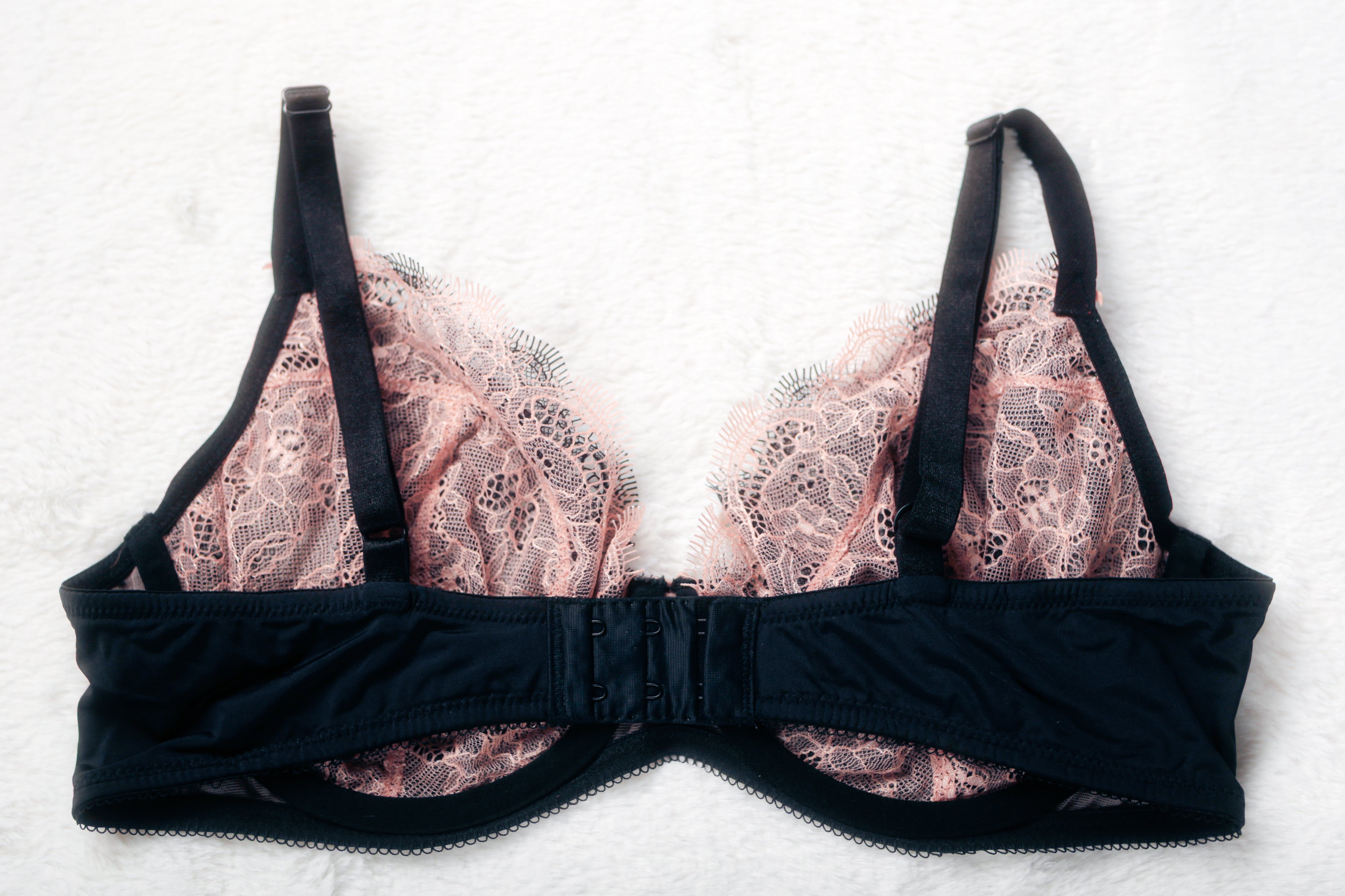 b.tempt'd 951261 Unlined Burlesque Sexy Witchy Lace Plunge Bra Black Underwire 36DD
