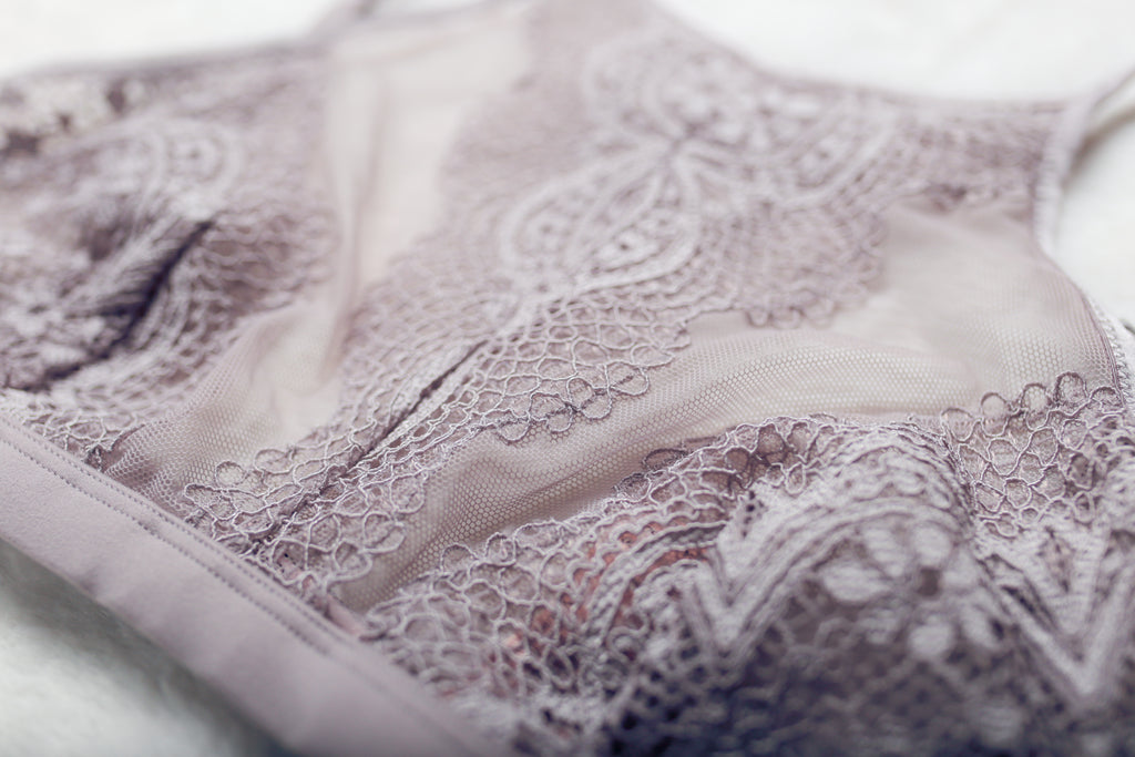 Victoria's Secret Floral Lace Unlined Sheer Wireless Halter Bralette Bra Medium Purple NEW