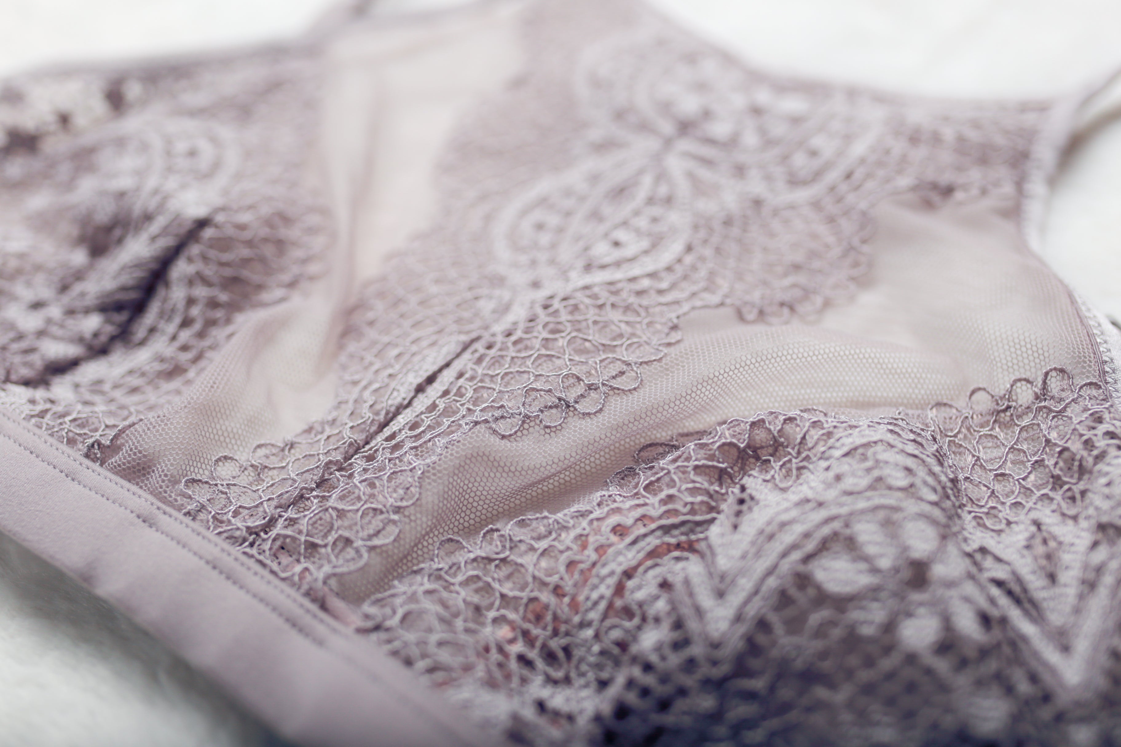 Victoria's Secret Floral Lace Unlined Sheer Wireless Halter Bralette Bra Medium Purple NEW