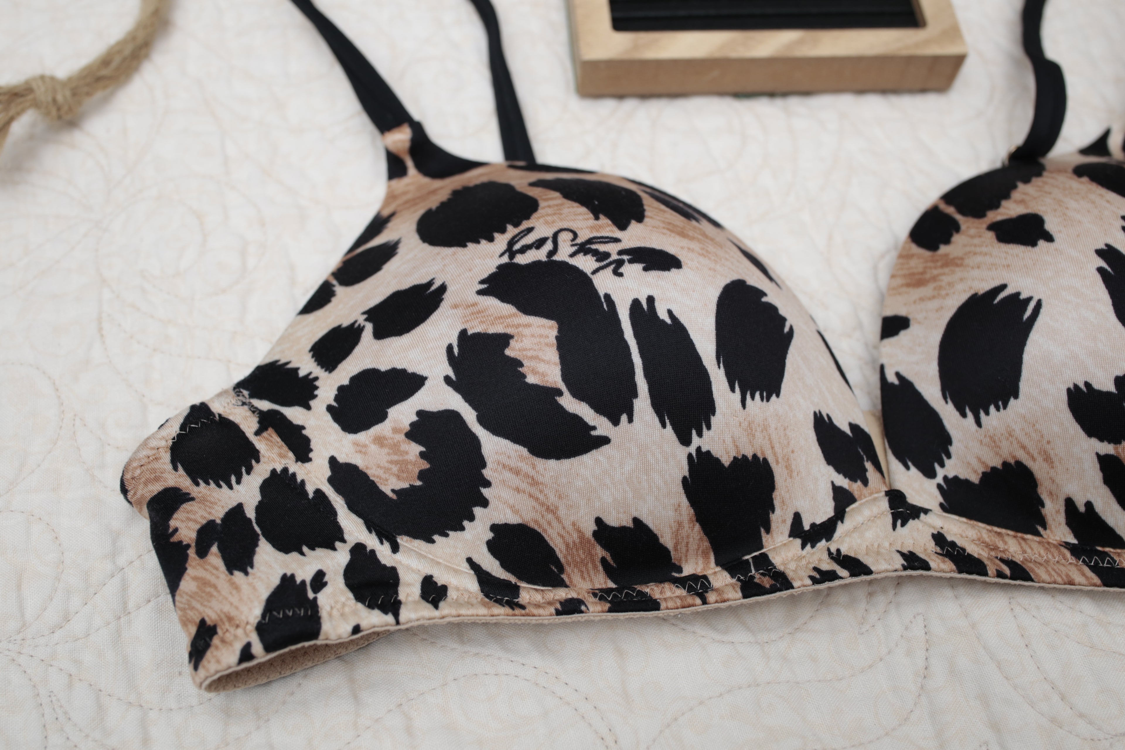 Victoria's Secret 34B Very Sexy Wireless Bra Leopard Cheetah Print