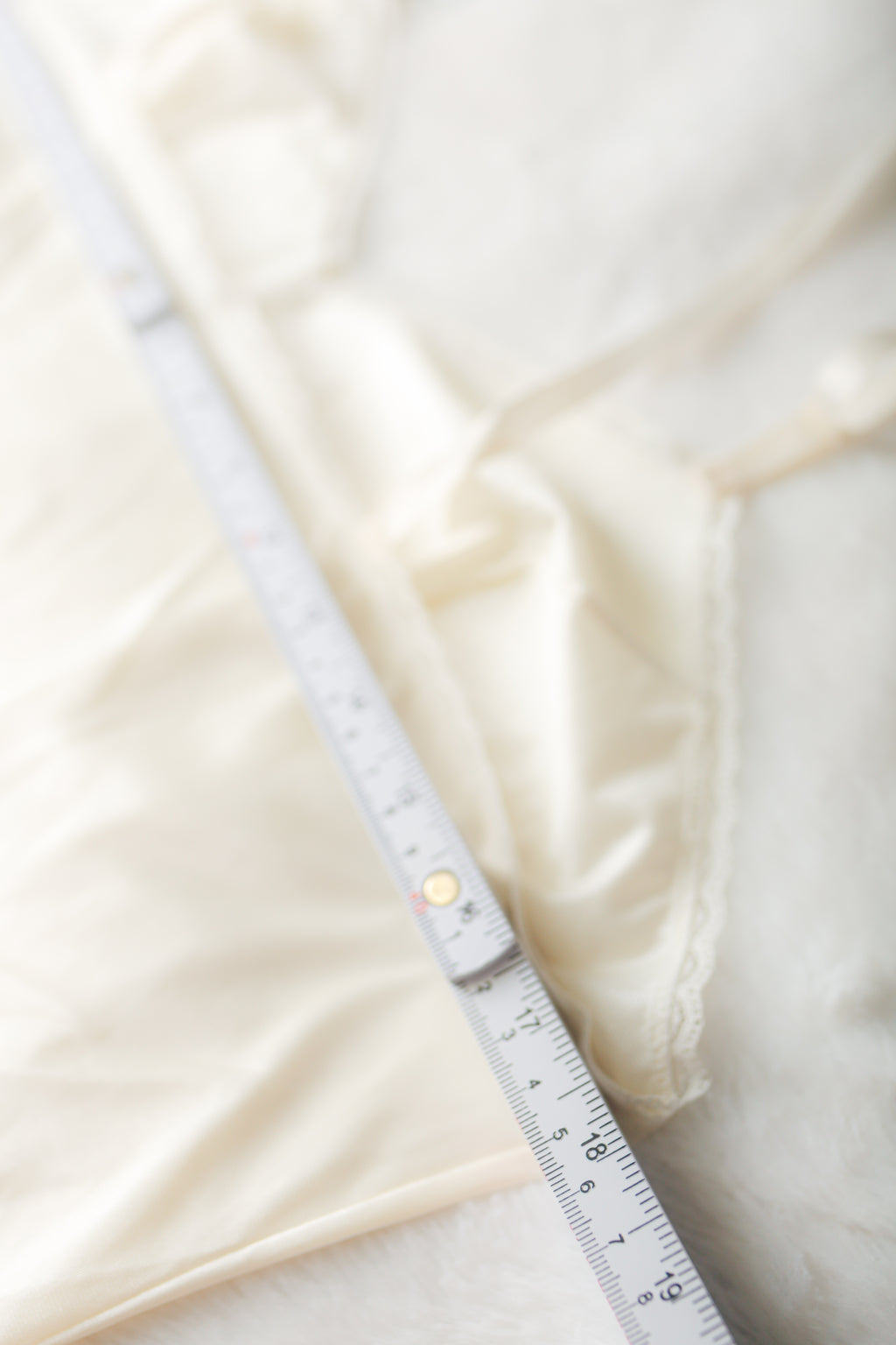 Vanity Fair 17-701 Satin Glance Vintage Cami Camisole Lingerie 38 Medium Ivory NEW