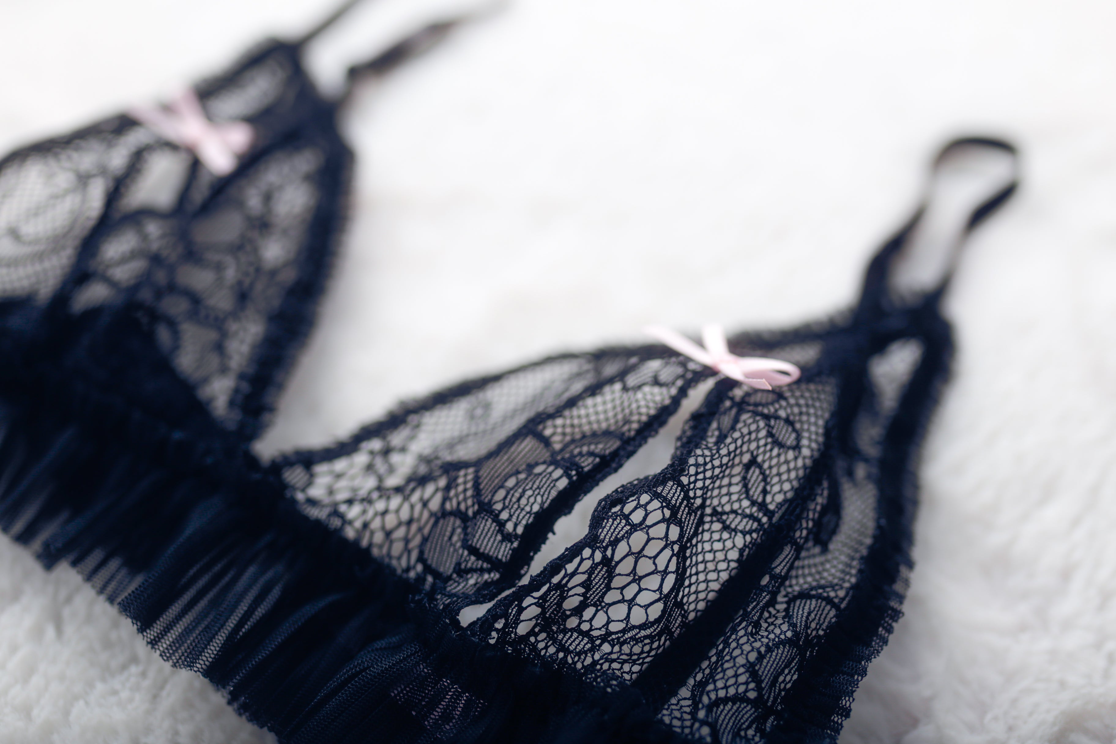 VS Sexy Little Things Lace Open-cup Peek-a-boo Black Lace Sexy Bralette Medium Black
