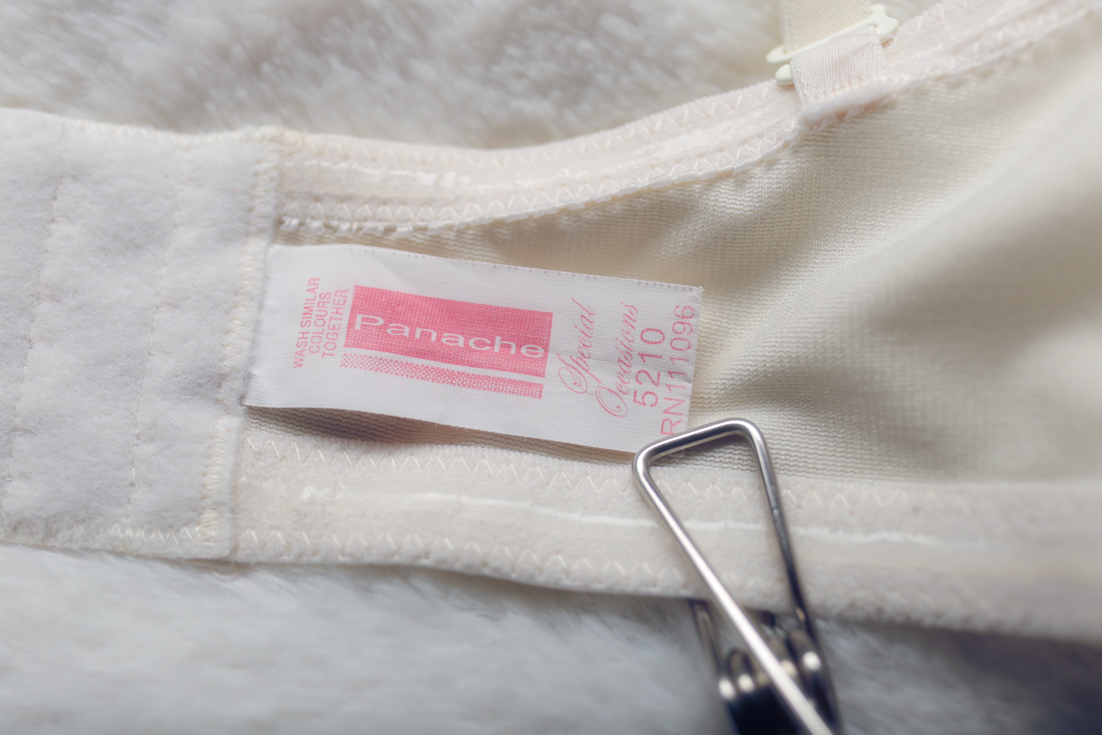 Panache Vintage 40DD Satin Moulded Convertible Padded Underwire Bra Ivory